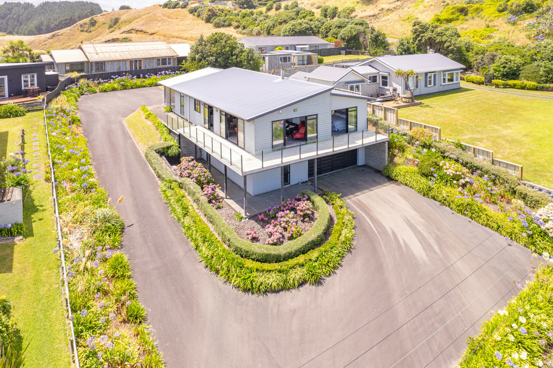 21 Sunset Parade, KAI IWI