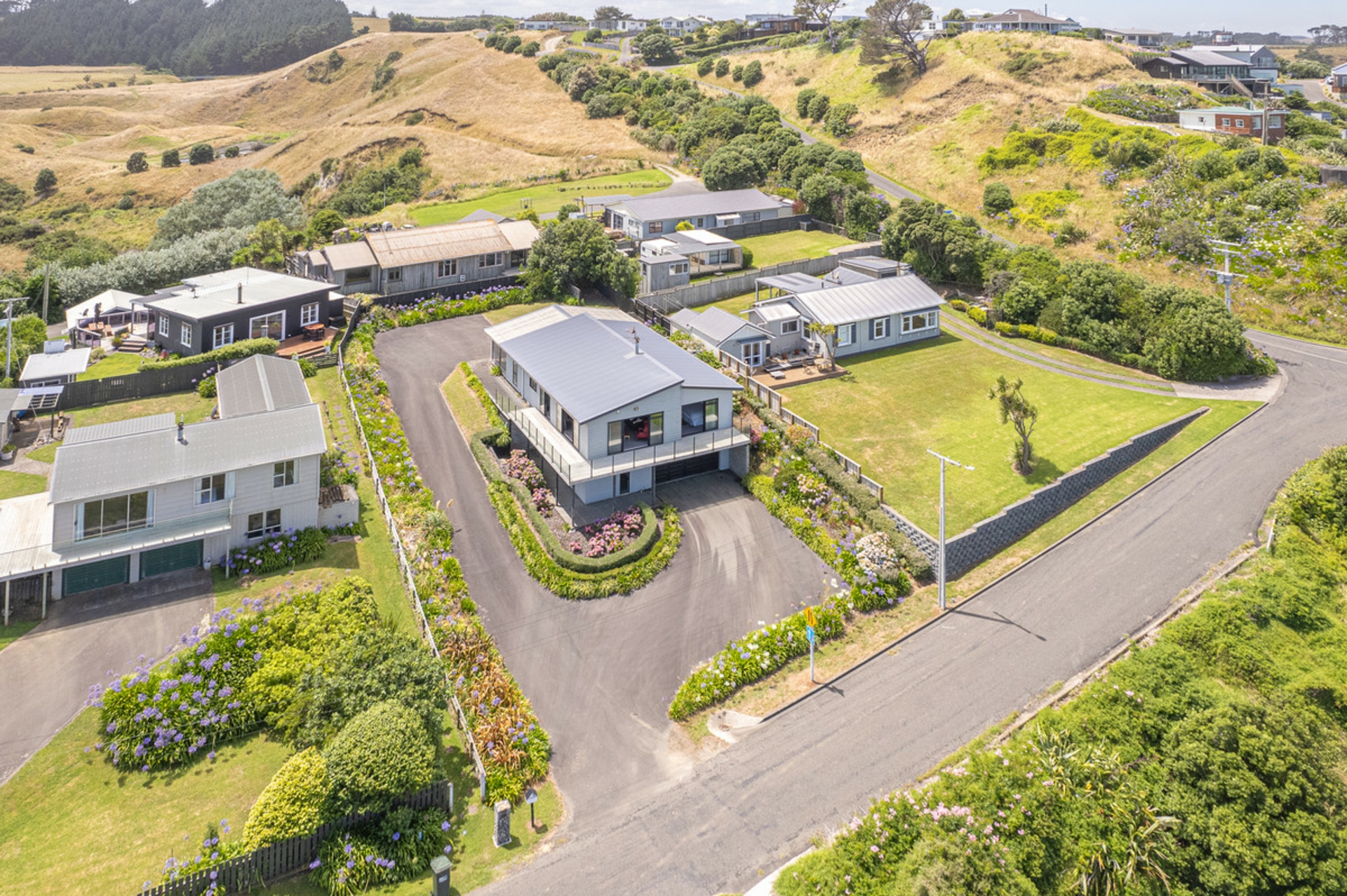 21 Sunset Parade, KAI IWI