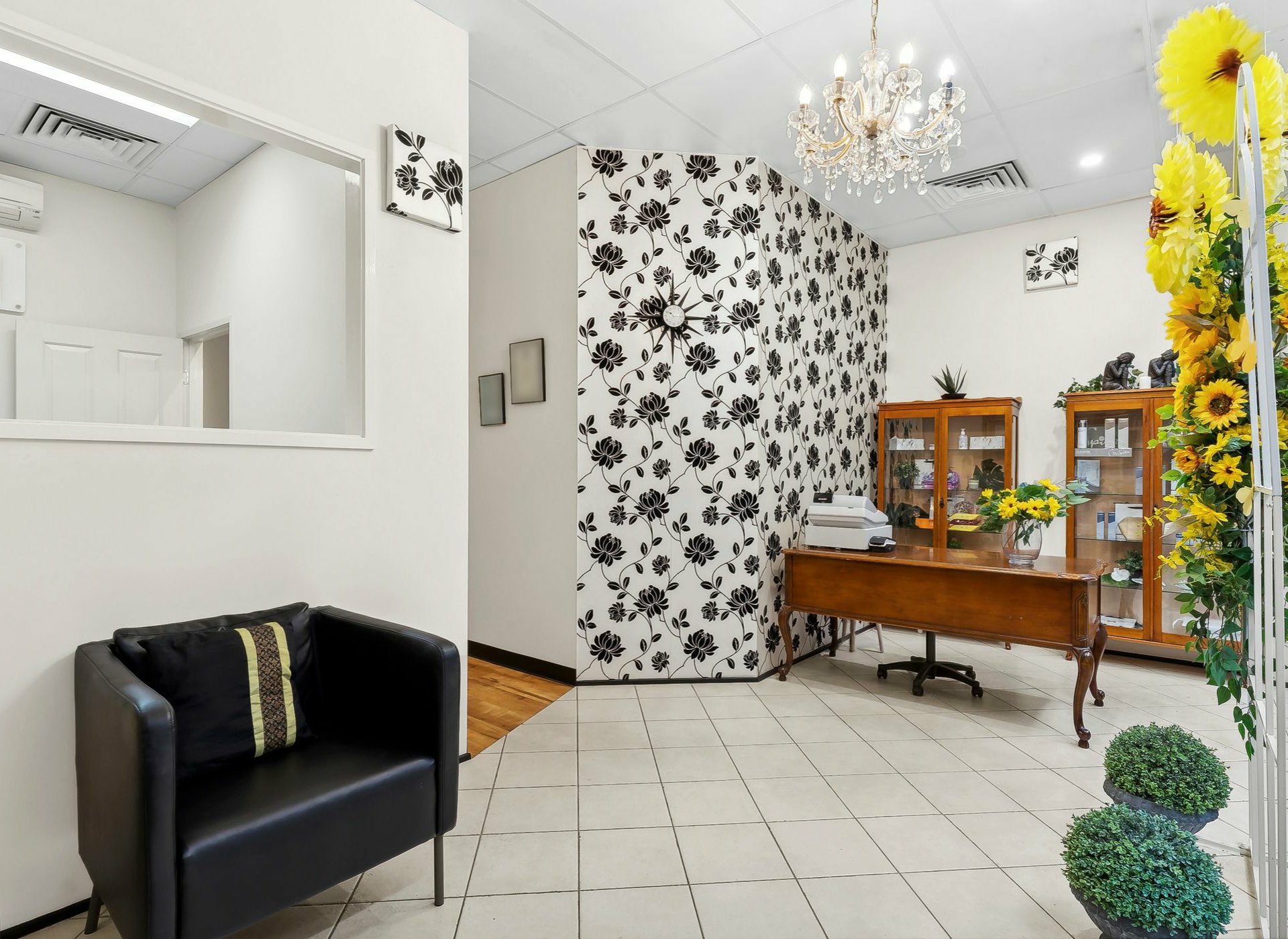 Shop 4/93 Mawson Place Mawson ACT - Property Details - LJ Hooker