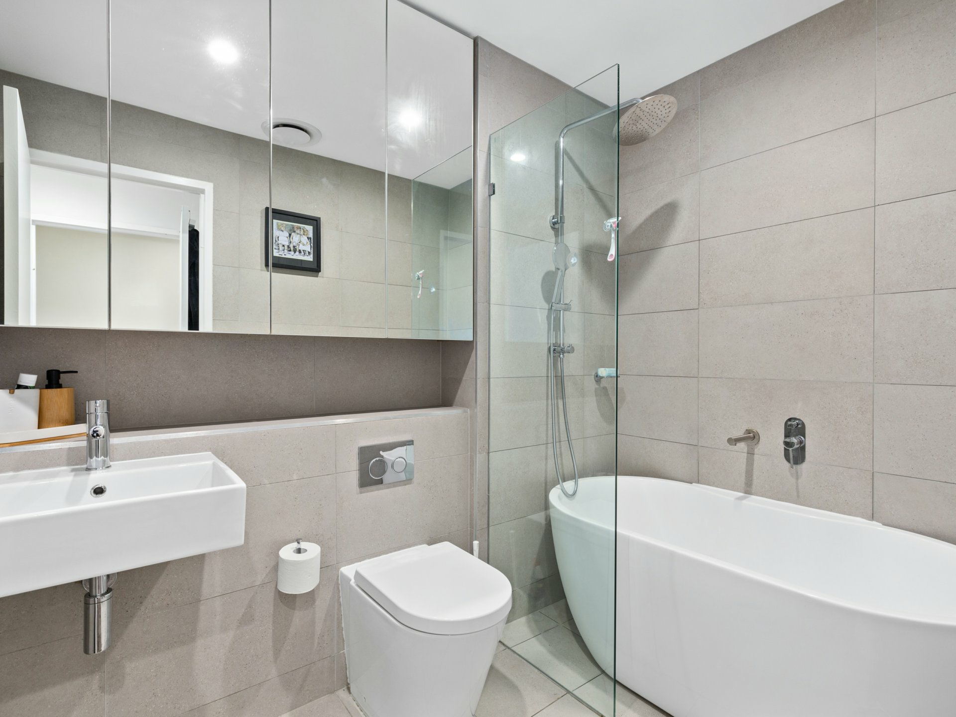 Apartment B01/819 New Canterbury Road — photo 4 of 6