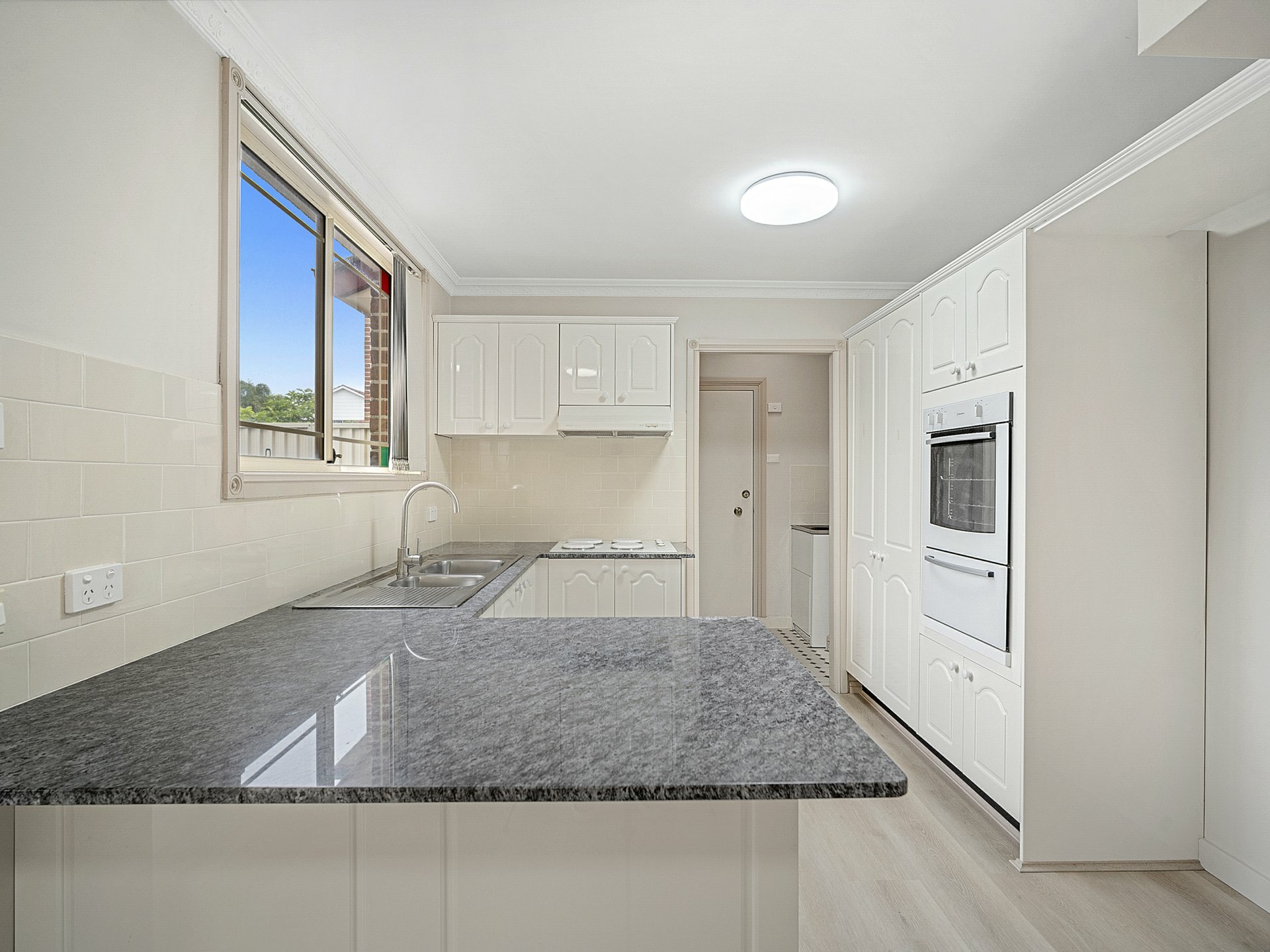 4/69 Marshall Street — photo 3 of 9