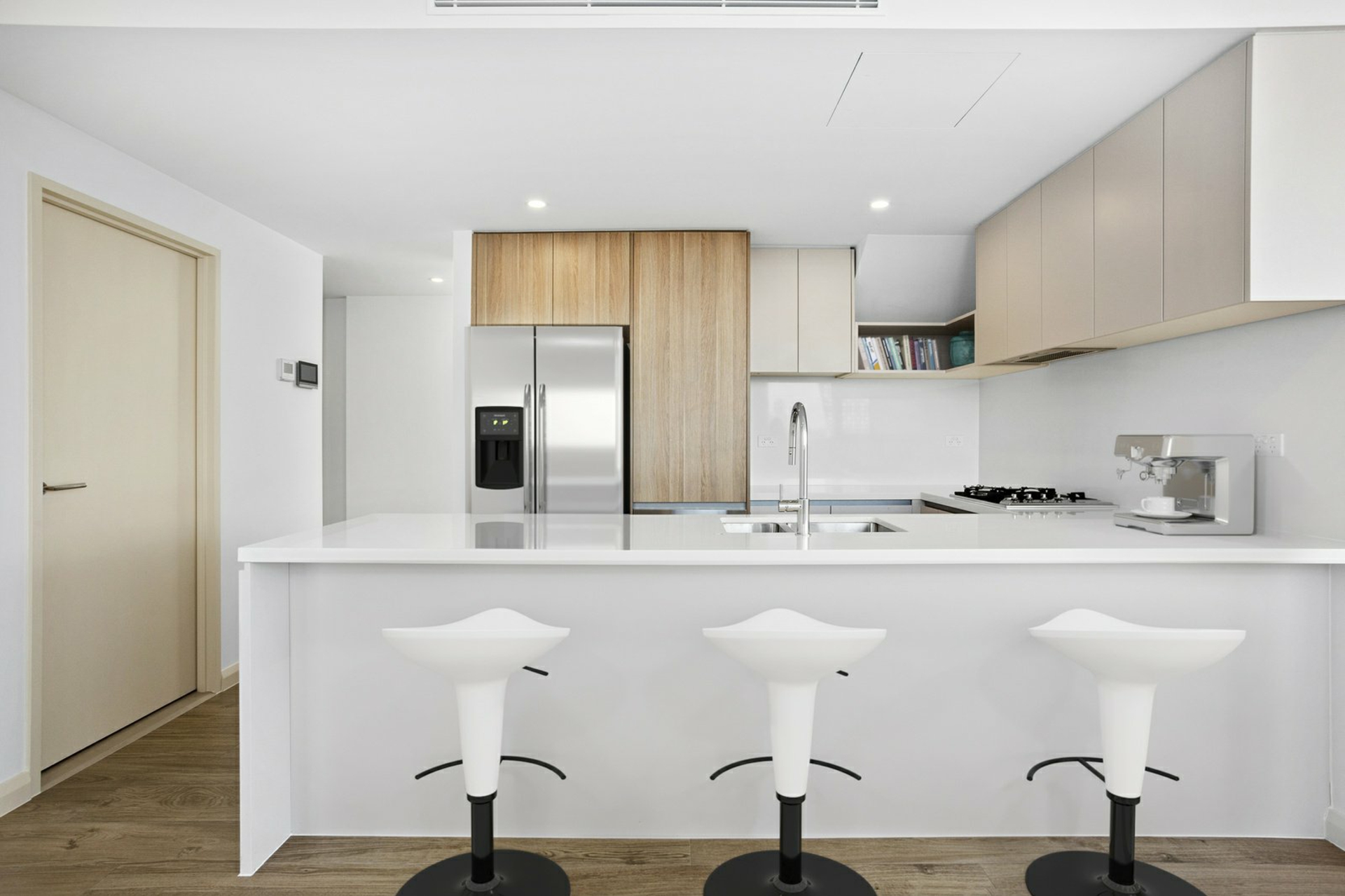 Apartment 510/418-422 Canterbury Road — photo 4 of 10