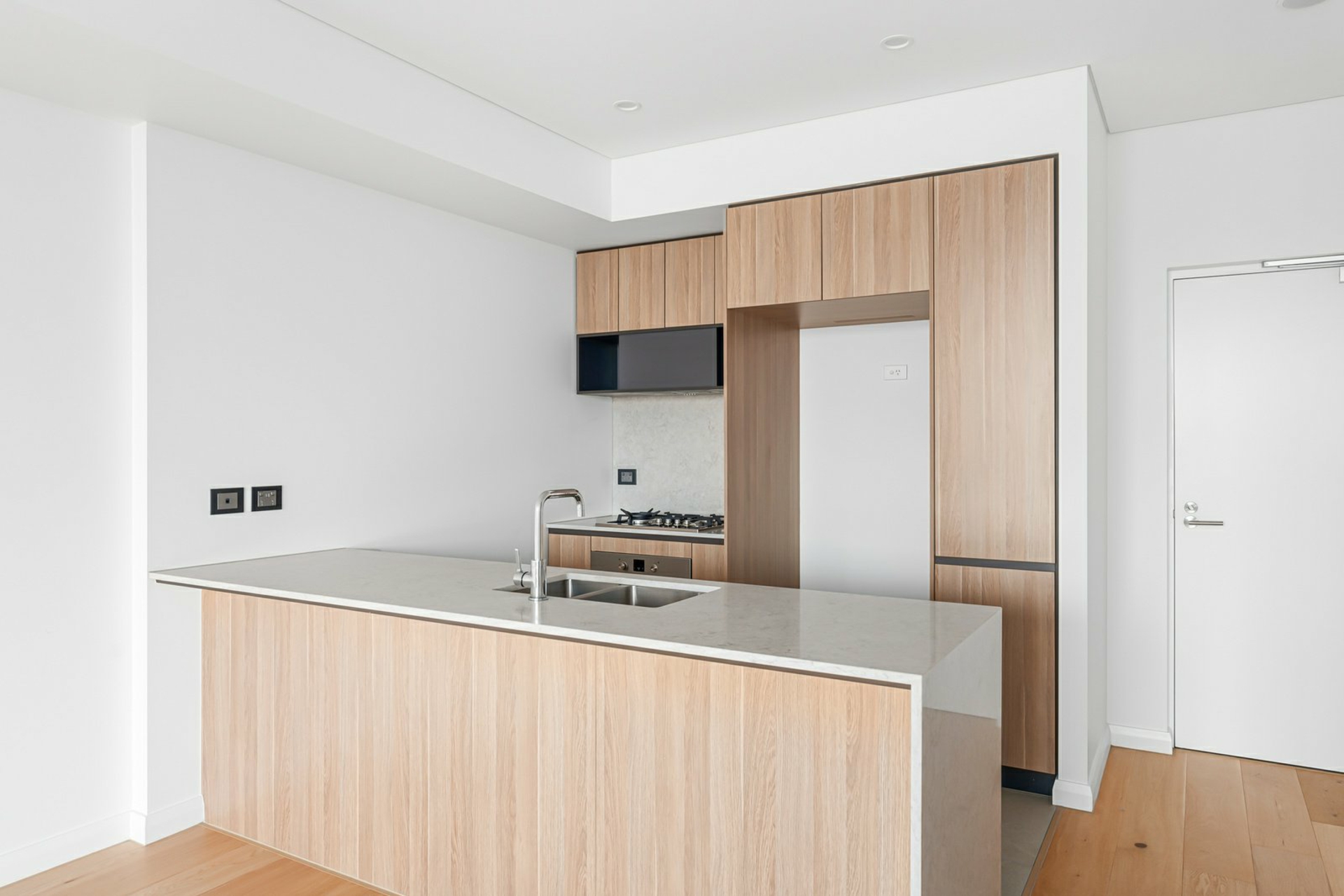Apartment 709/5 Regent Street — photo 2 of 10