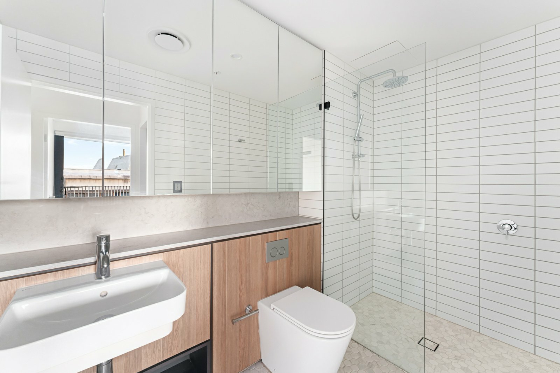 Apartment 709/5 Regent Street — photo 6 of 10