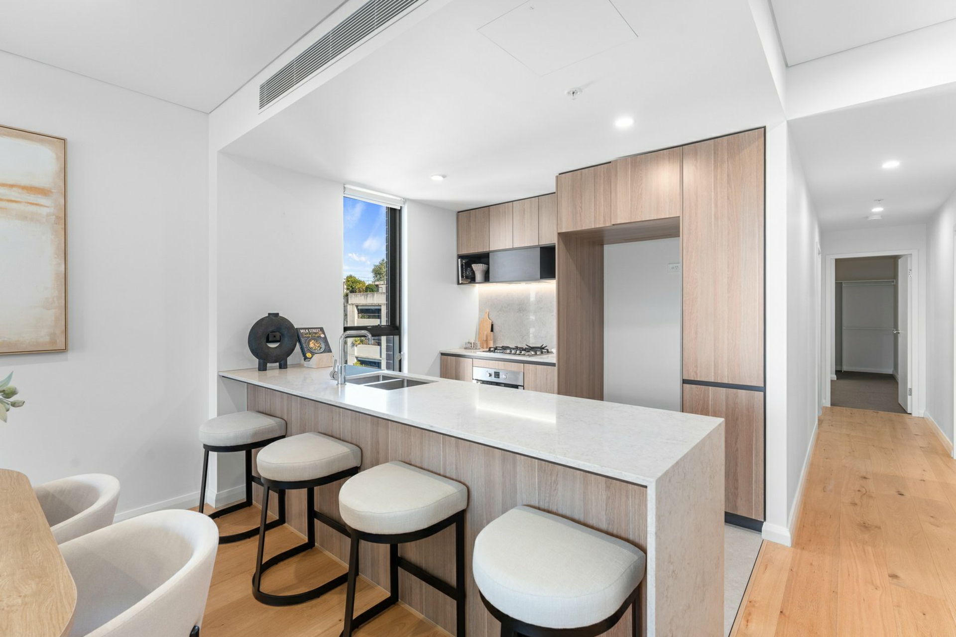 Apartment 608/5 Regent Street — photo 6 of 17