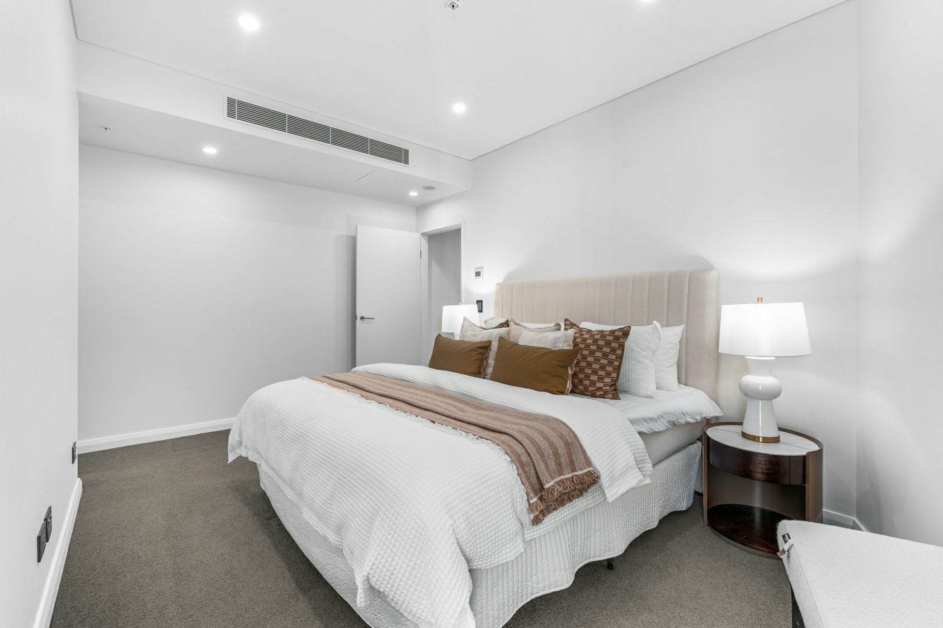 Apartment 608/5 Regent Street — photo 9 of 17