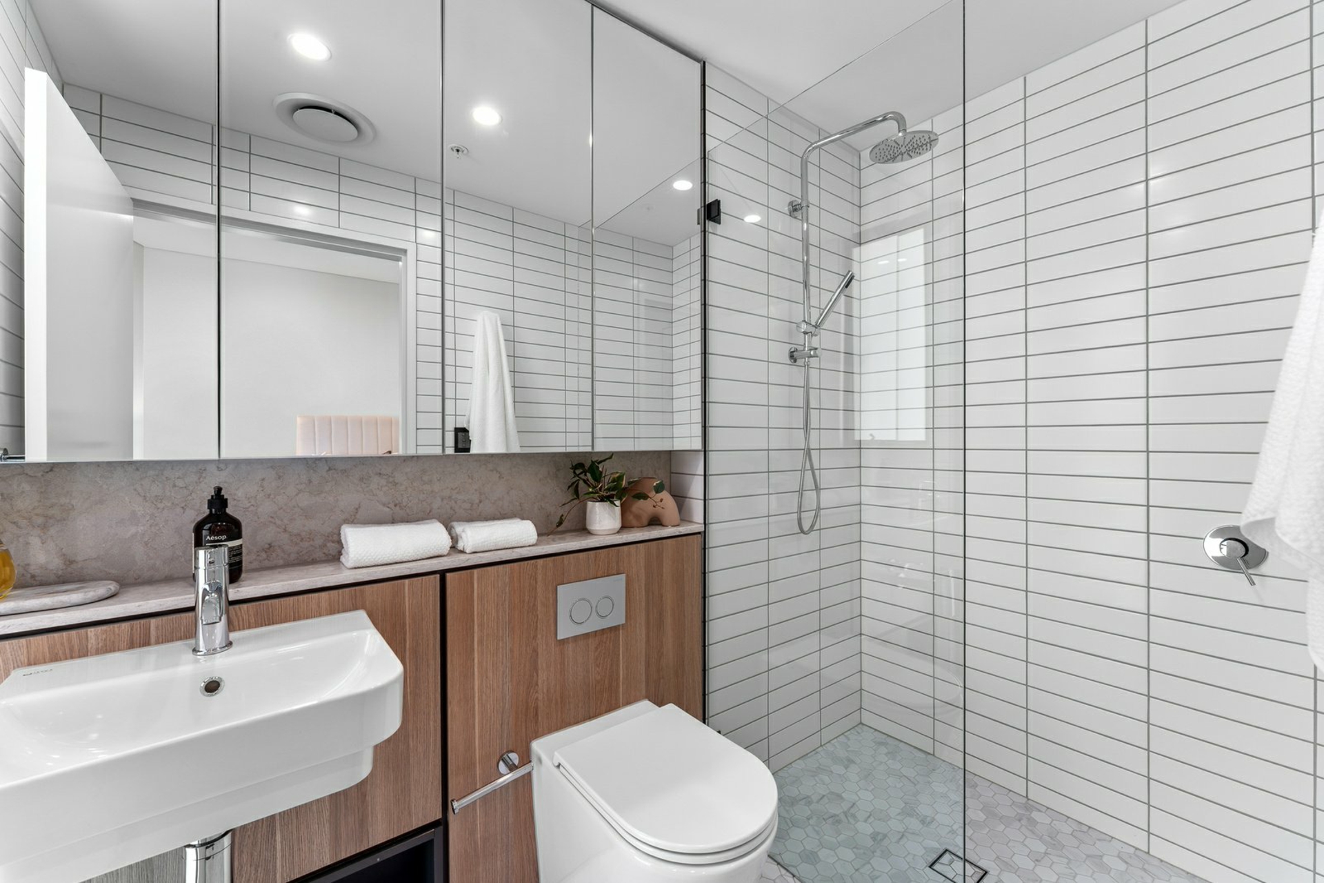 Apartment 608/5 Regent Street — photo 10 of 17