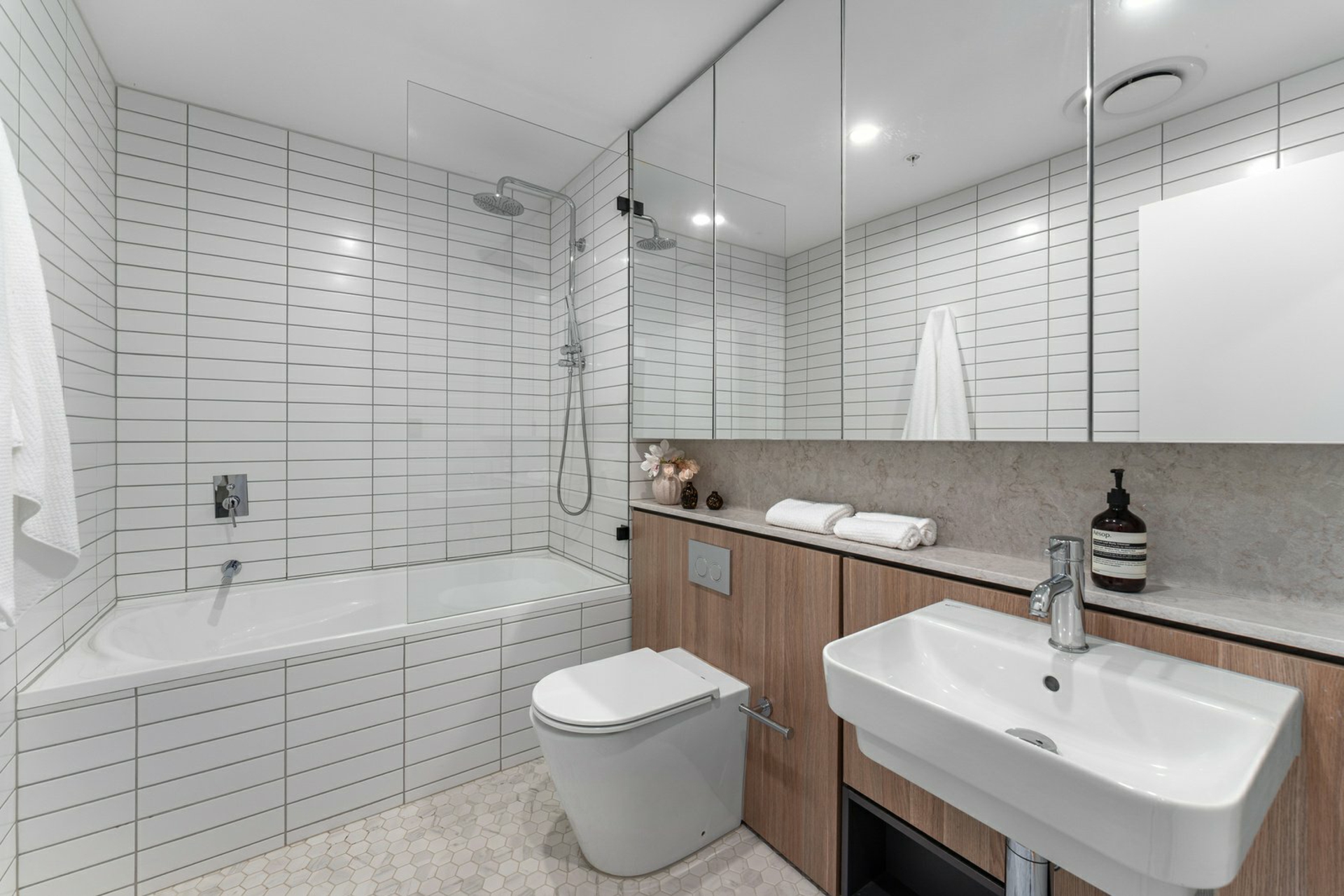 Apartment 608/5 Regent Street — photo 12 of 17