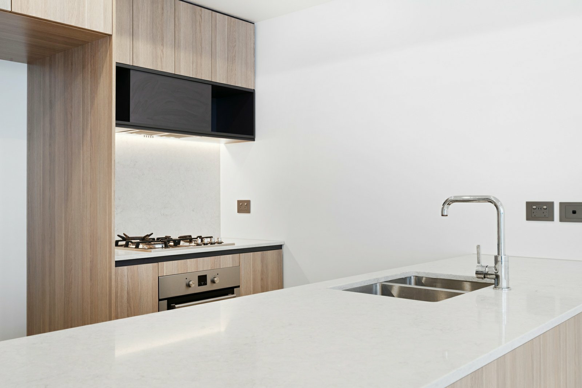 Apartment 102/5 Regent Street — photo 8 of 12