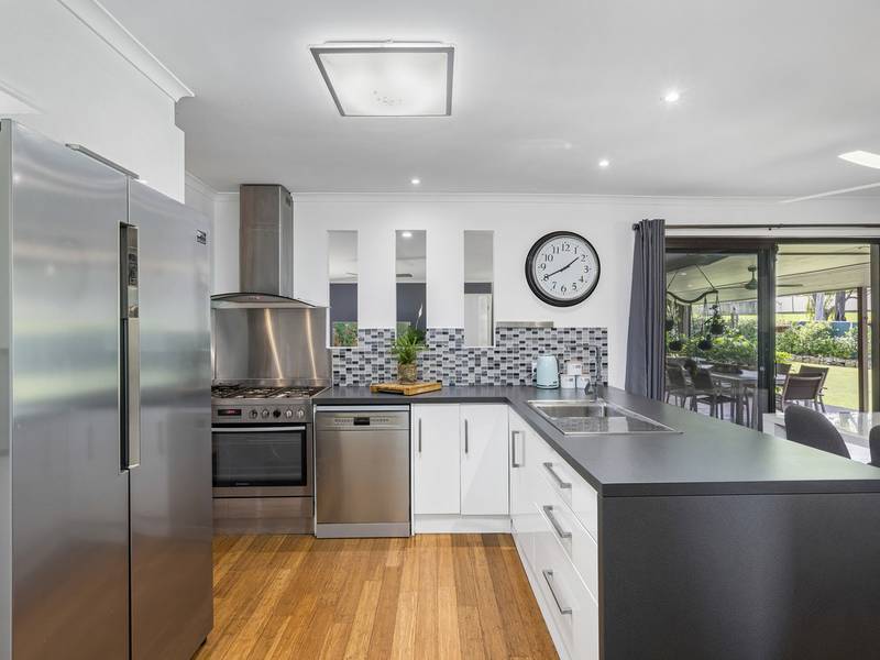 8 Cloncurry Place, HELENSVALE