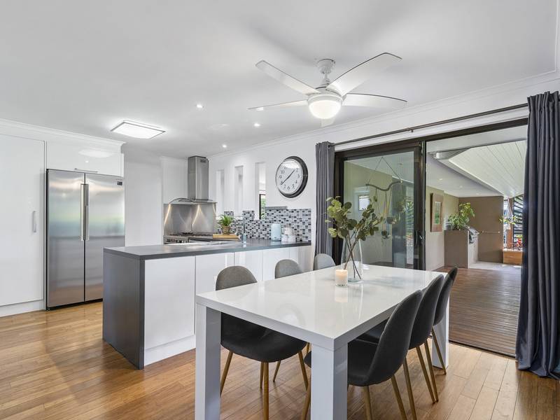 8 Cloncurry Place, HELENSVALE
