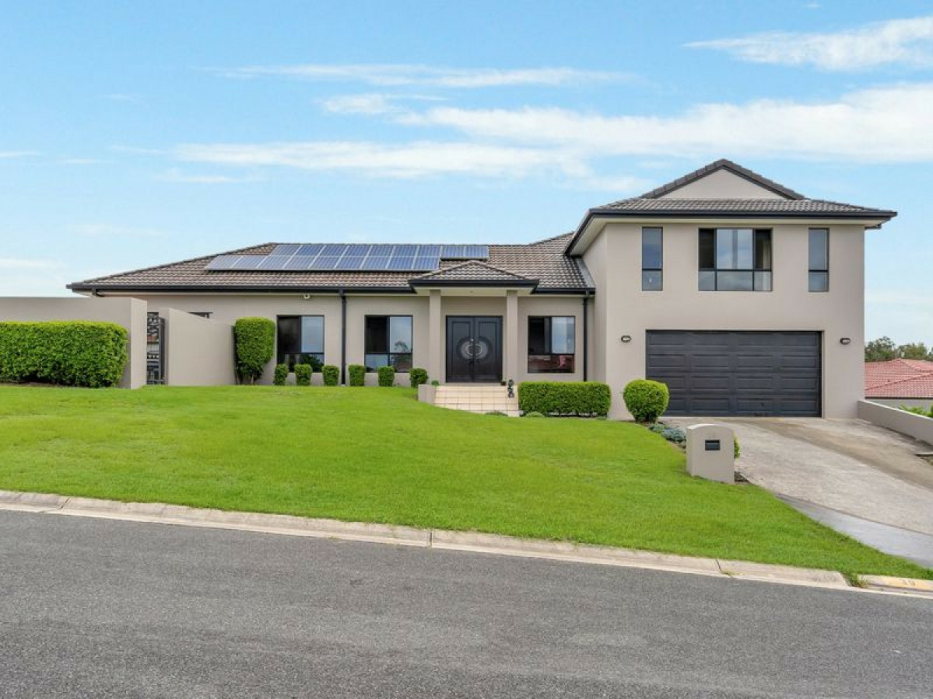 39 Maltravers Drive Arundel QLD
