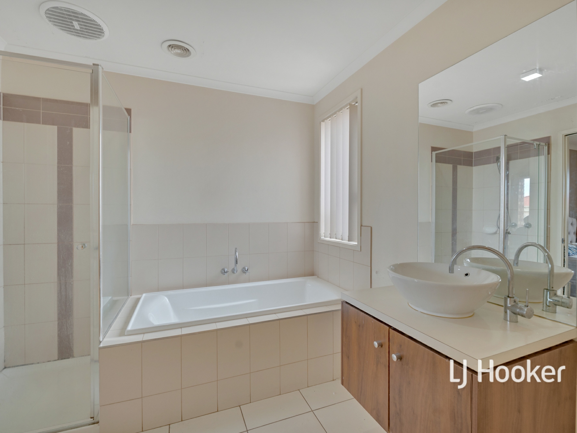 15 Sutton Grove, MELTON WEST
