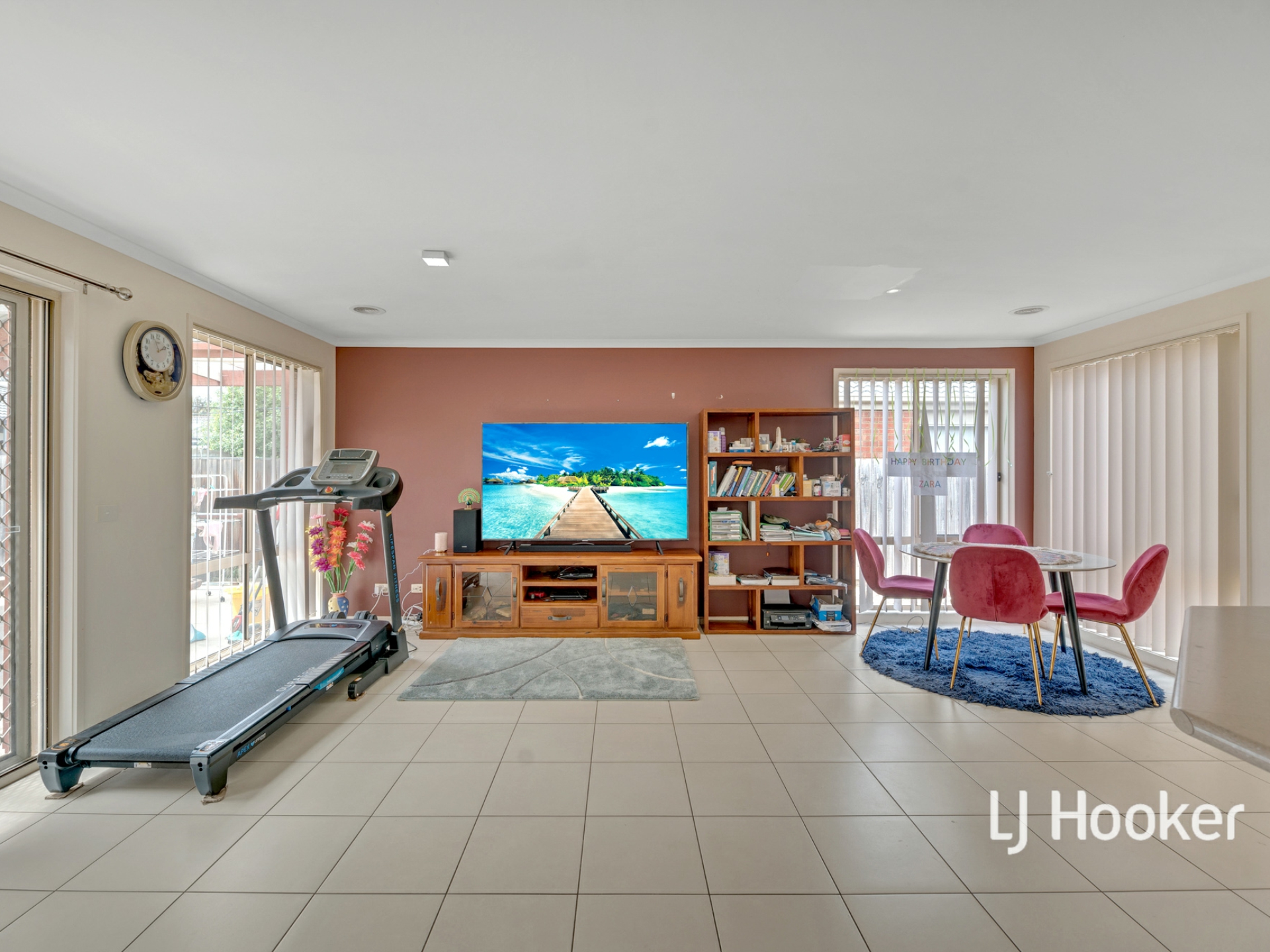 15 Sutton Grove, MELTON WEST