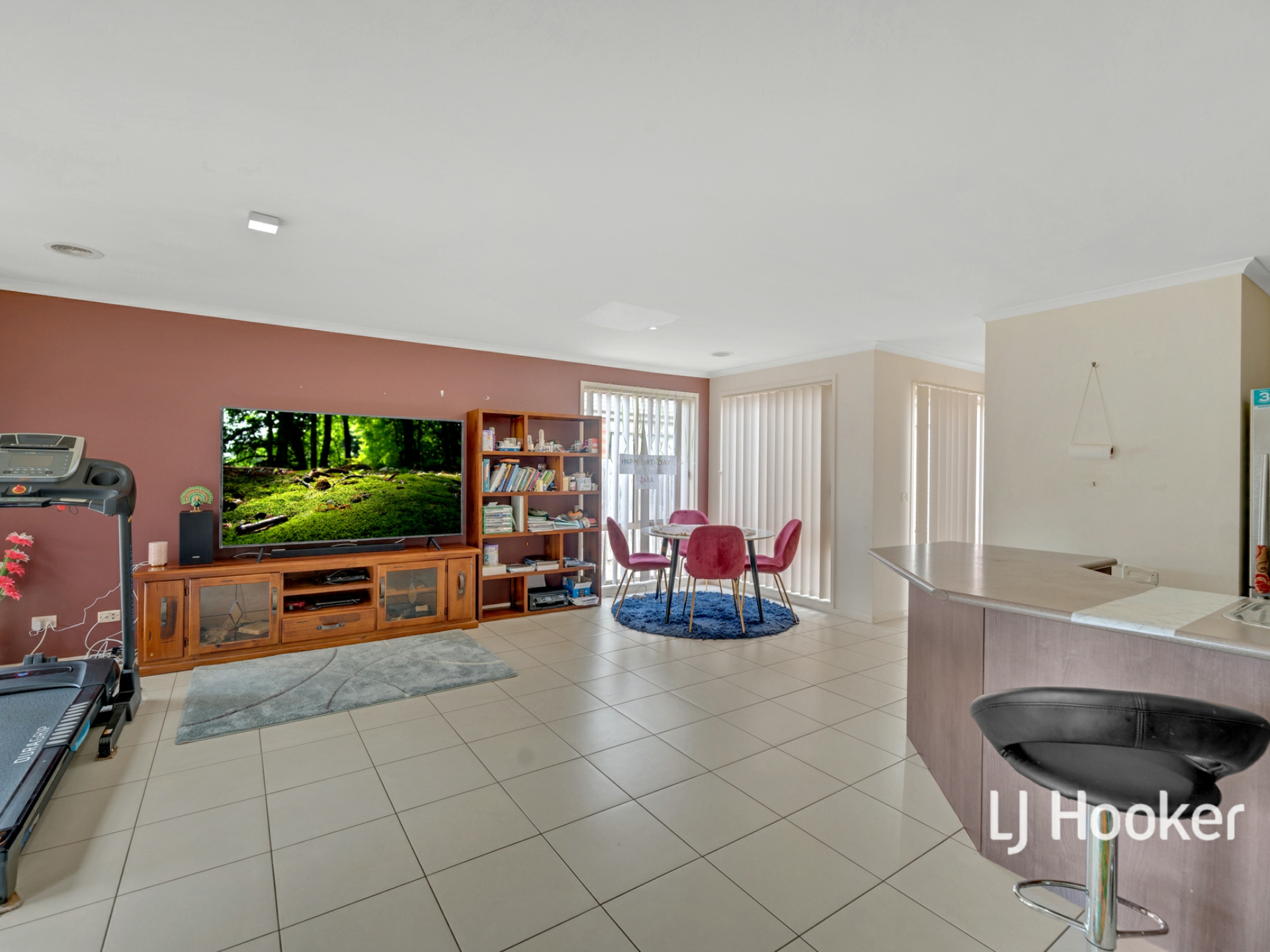 15 Sutton Grove, MELTON WEST