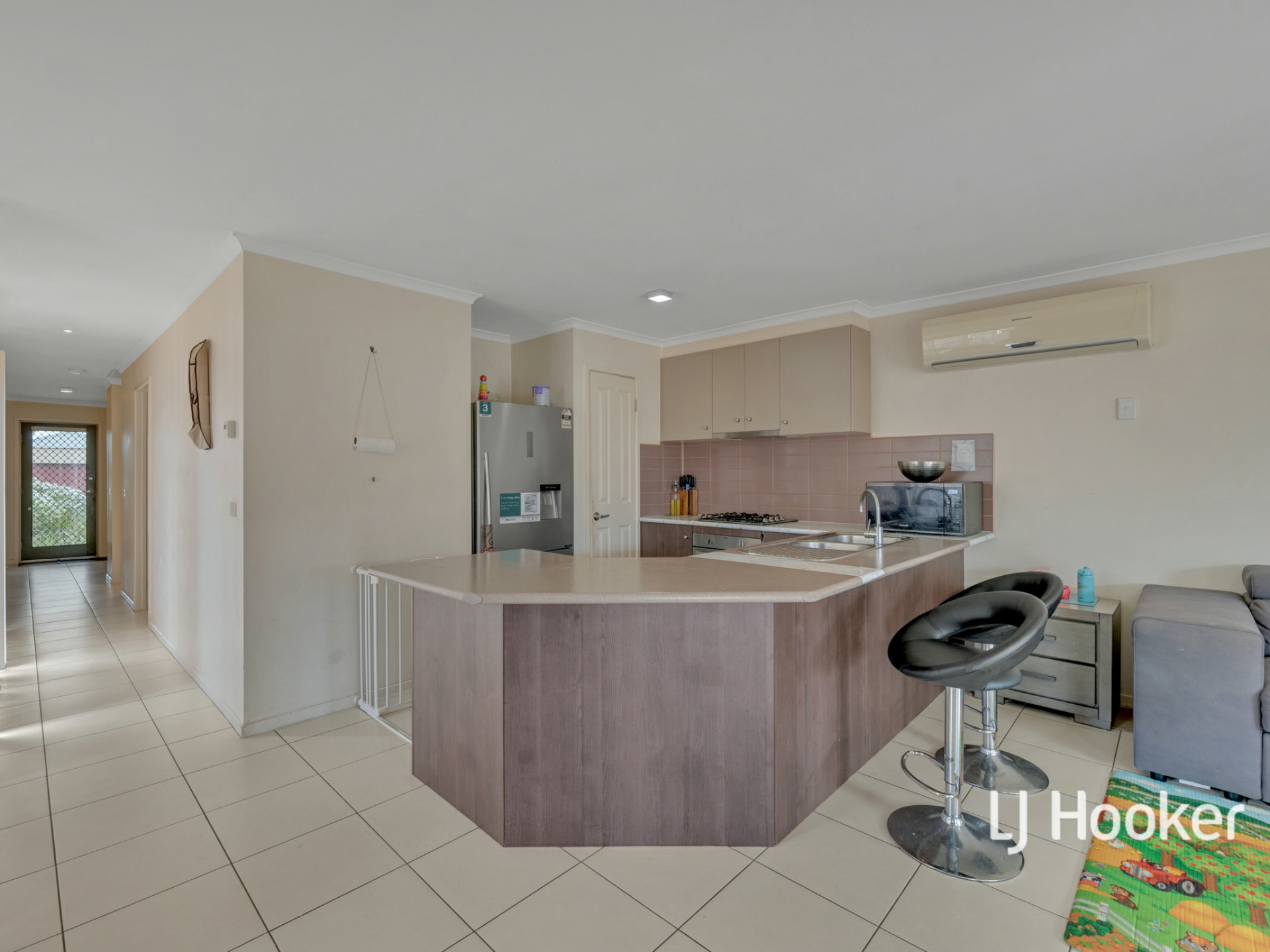 15 Sutton Grove, MELTON WEST