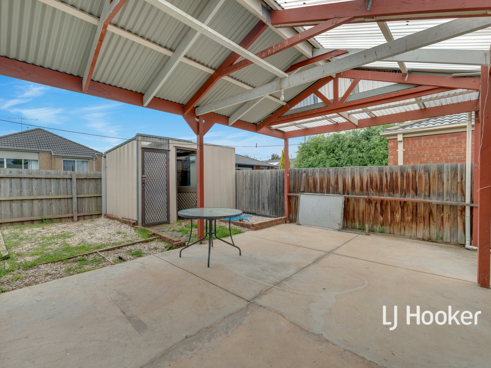 15 Sutton Grove, MELTON WEST