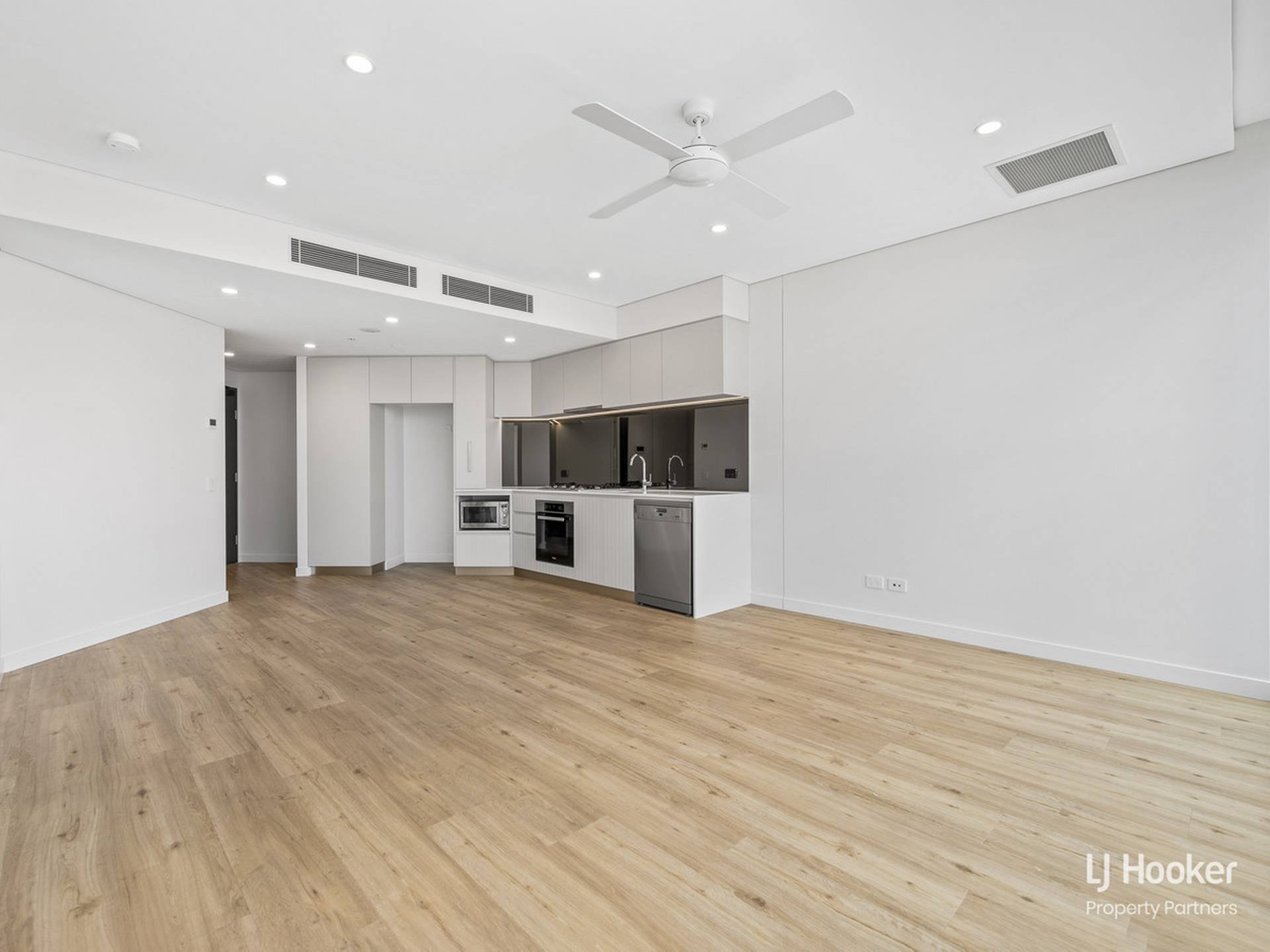 2303/8 Adelaide Street — photo 8 of 26