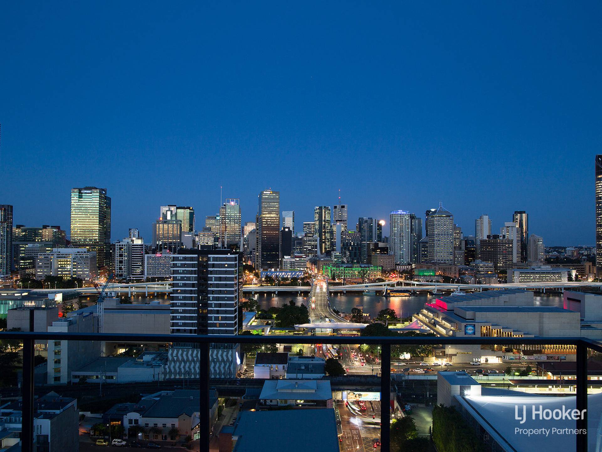 1610/111 Melbourne Street — photo 2 of 17