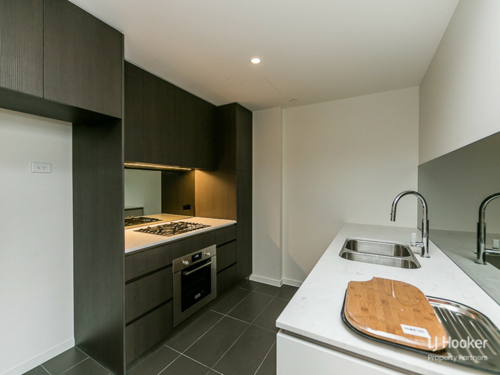 1610/111 Melbourne Street — photo 9 of 17