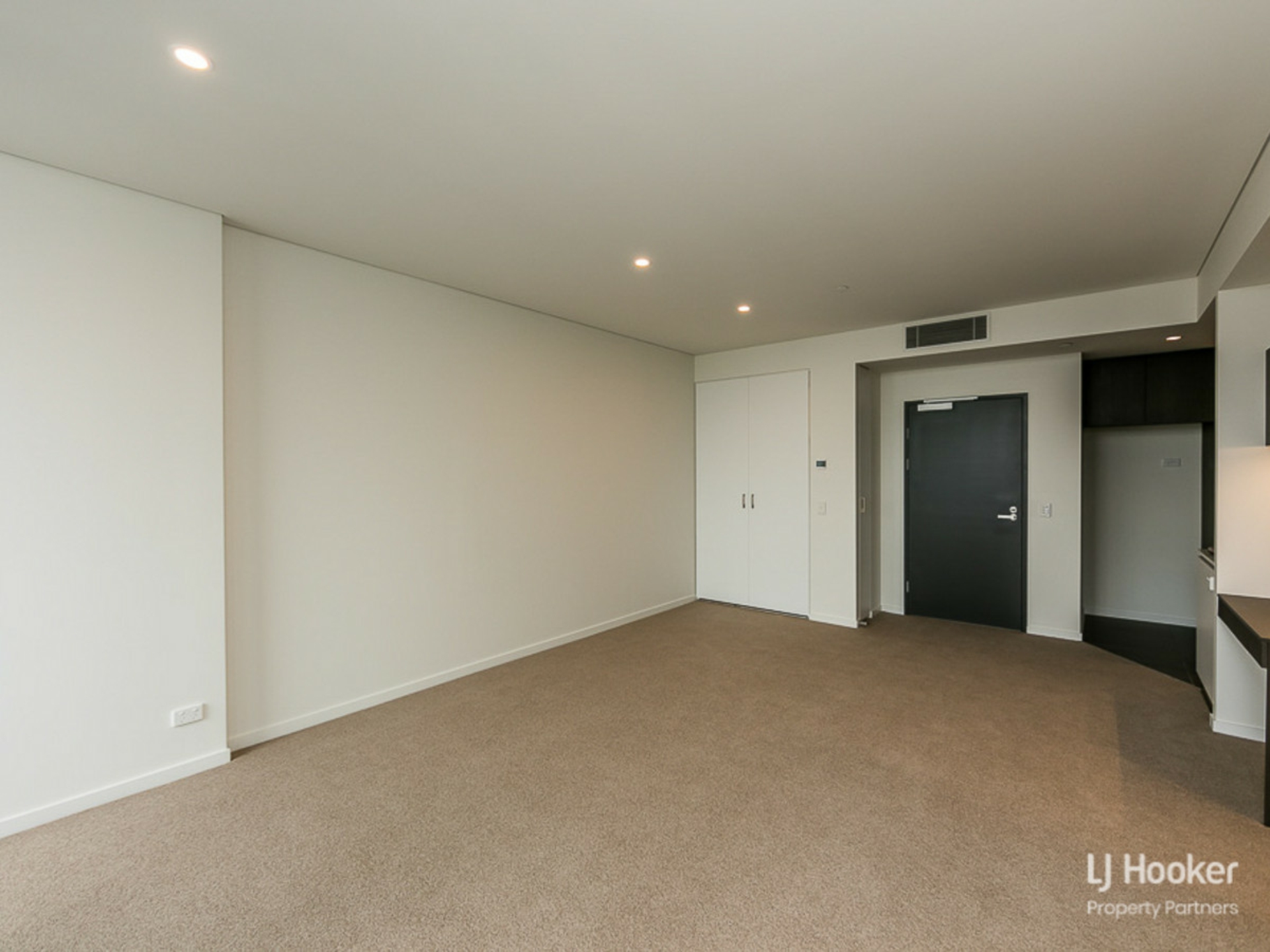 1610/111 Melbourne Street — photo 10 of 17
