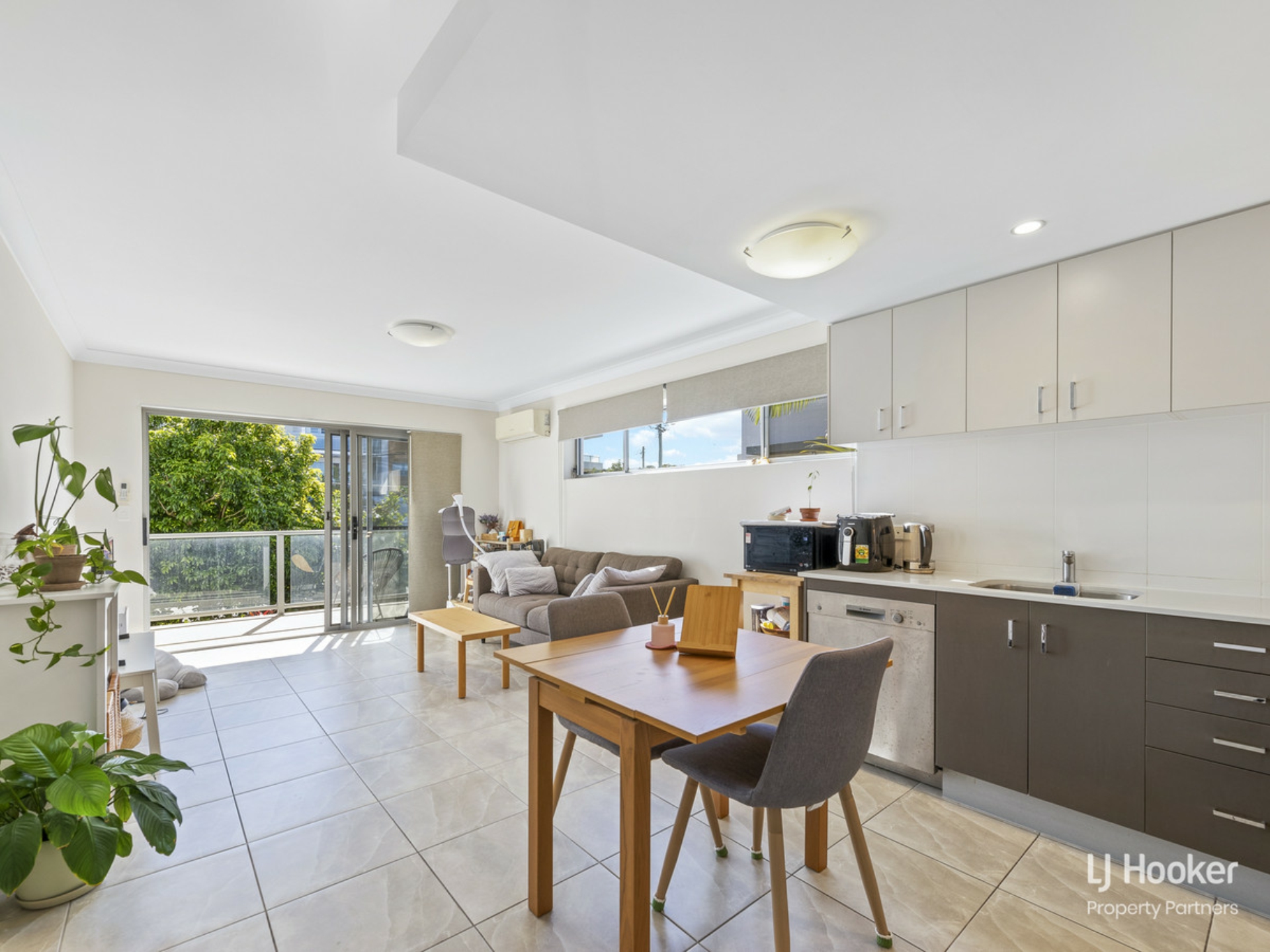 2/5 Springwood Street — photo from LJ Hooker Mount Gravatt