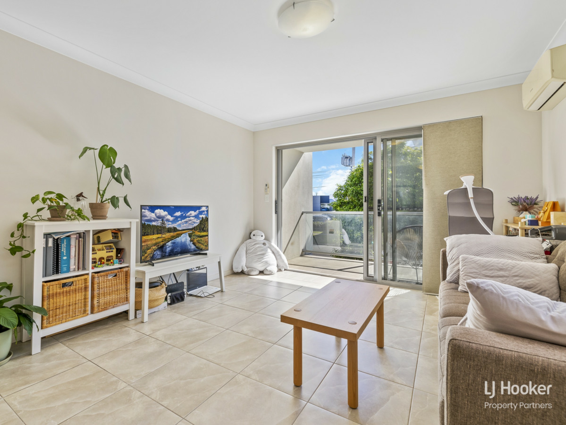 2/5 Springwood Street — photo 2 of 9