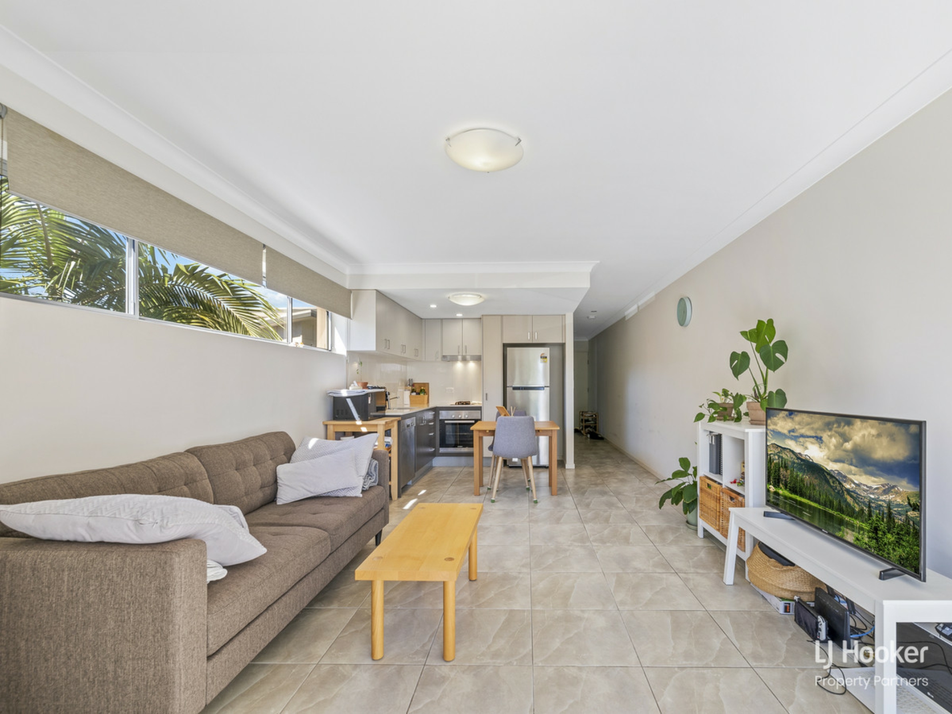 2/5 Springwood Street — photo 3 of 9