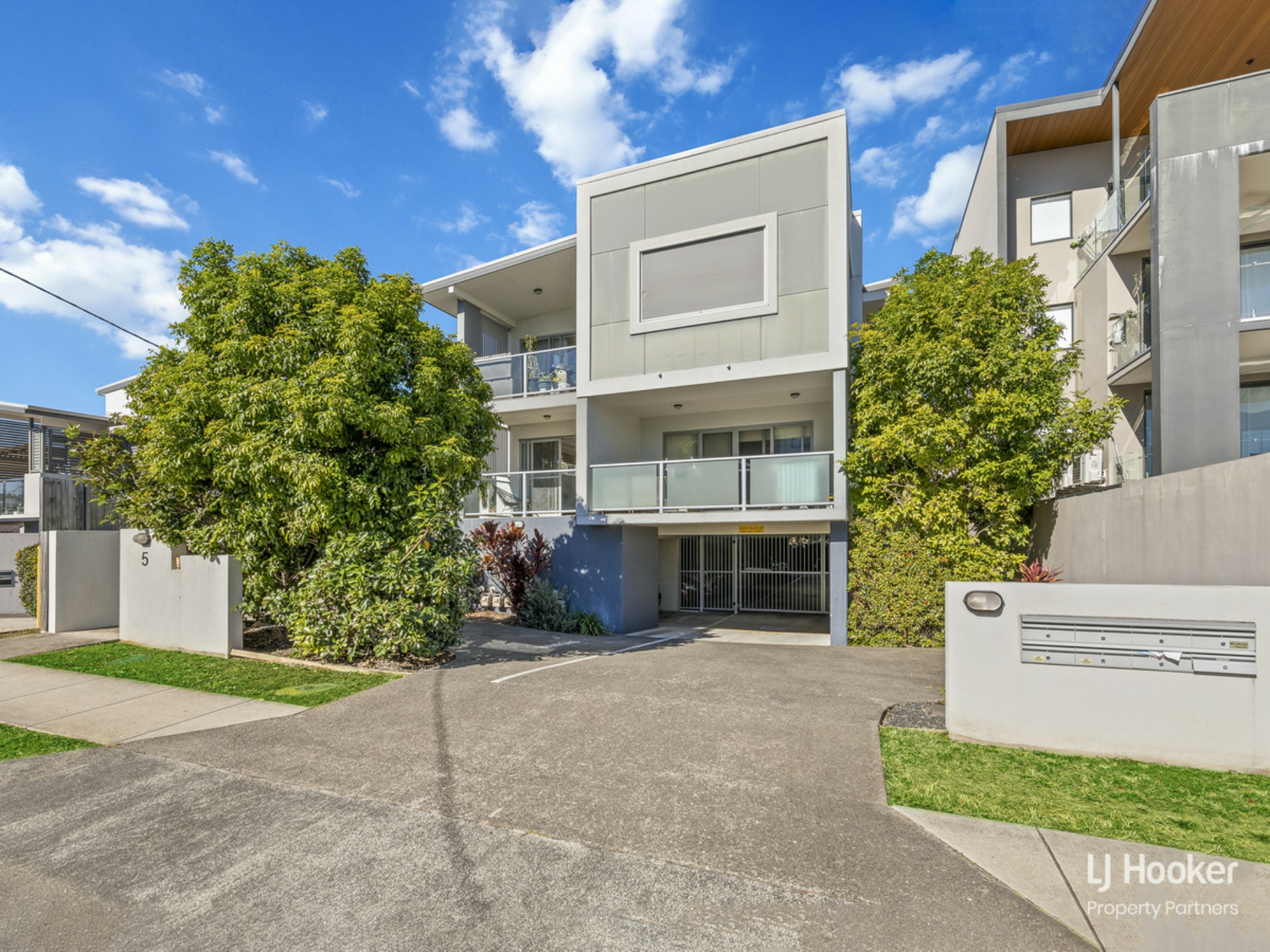 2/5 Springwood Street — photo 9 of 9