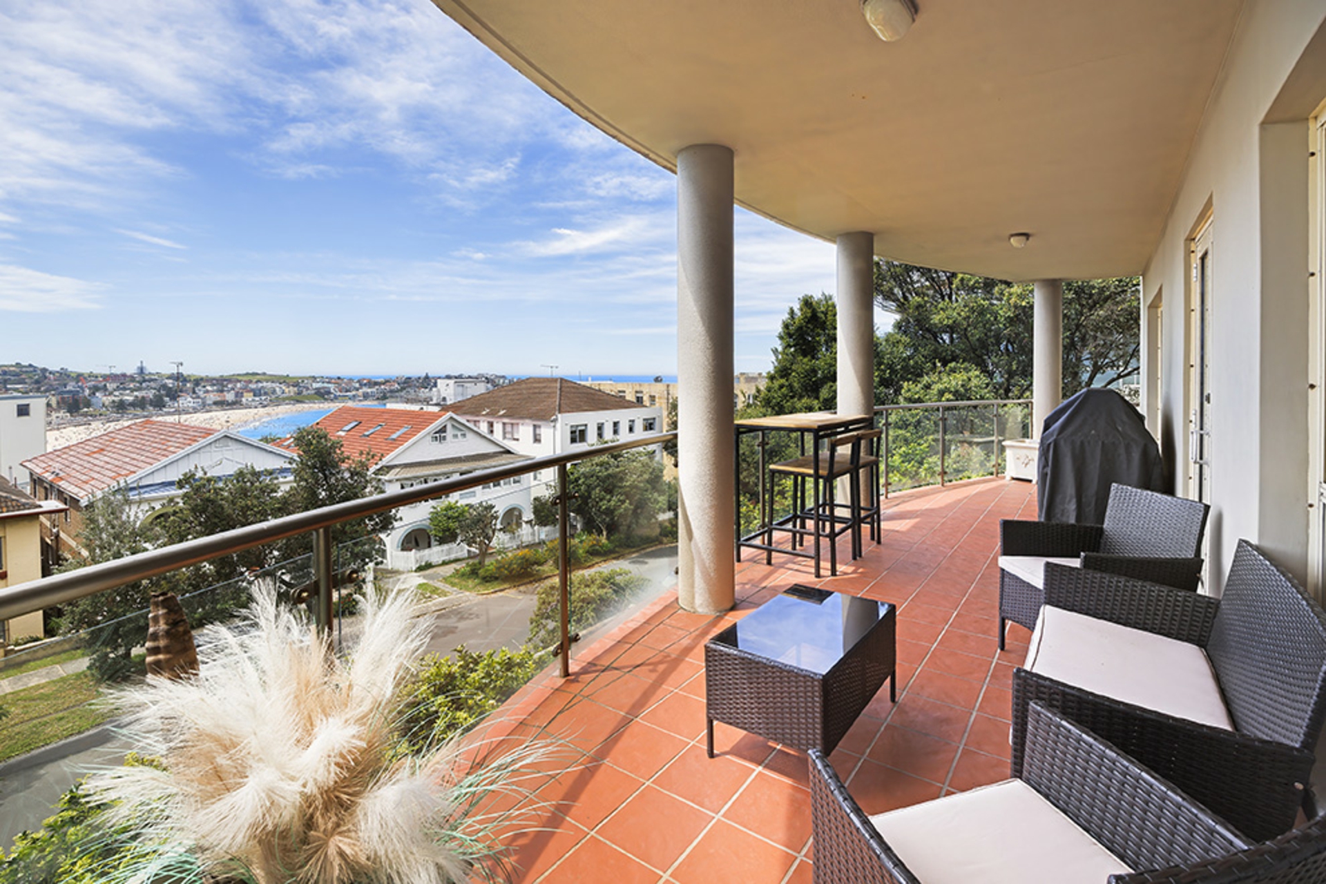 2/6A Francis Street — photo from LJ Hooker Bondi Beach