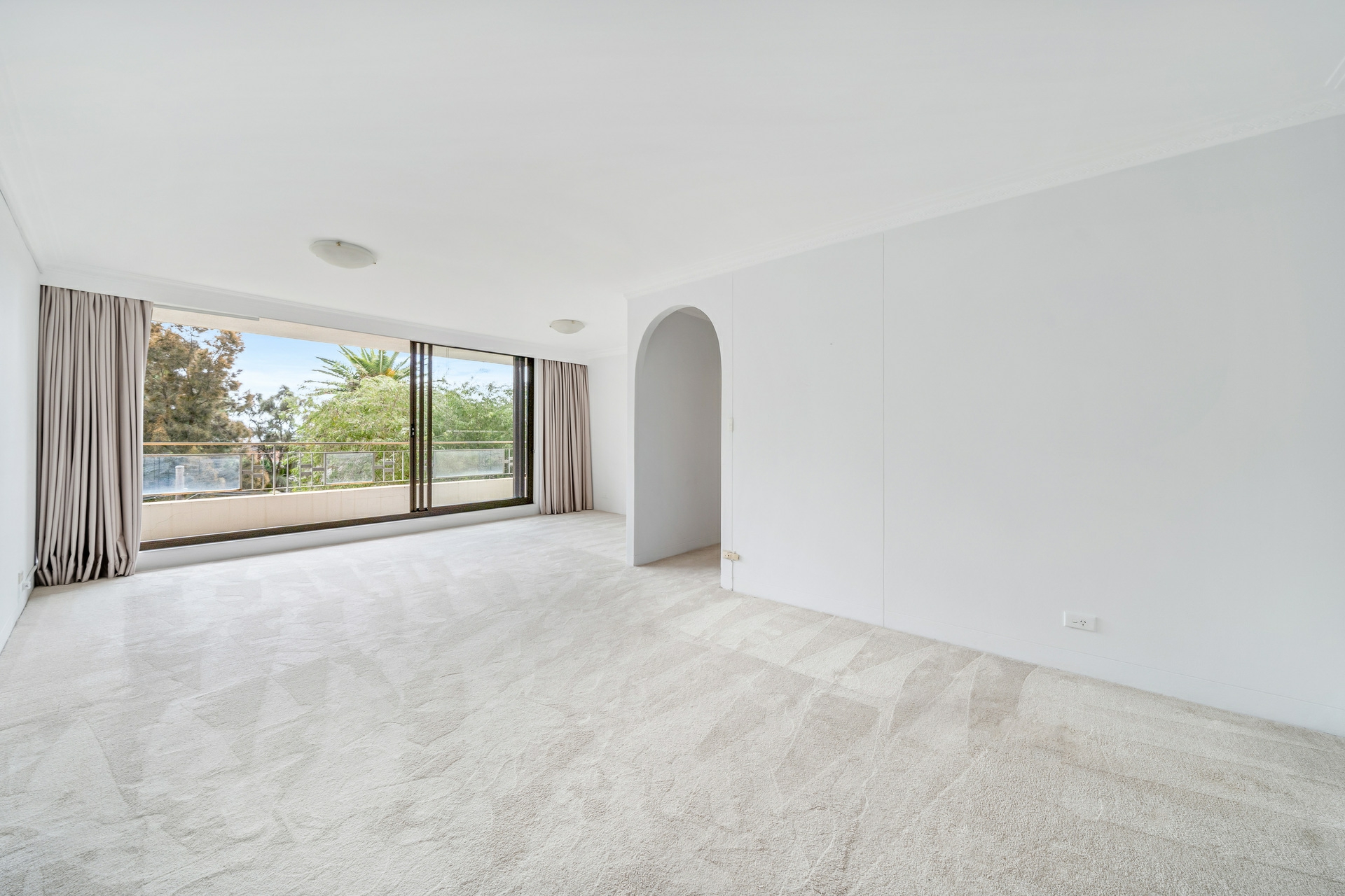 2B/15-19 Waverley Crescent — photo from LJ Hooker Bondi Junction