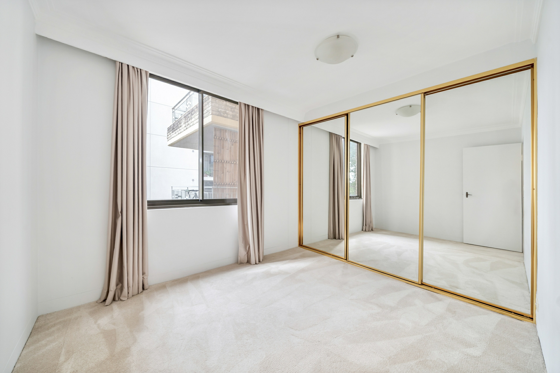 2B/15-19 Waverley Crescent — photo 3 of 7