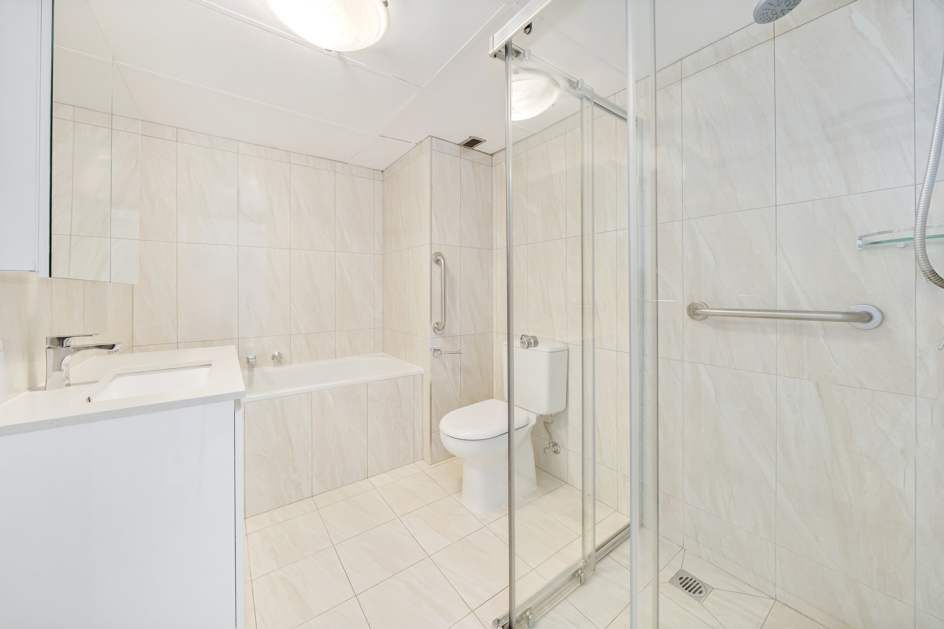 2B/15-19 Waverley Crescent — photo 4 of 7