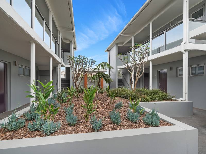 6/100 Ocean View Drive, WAMBERAL