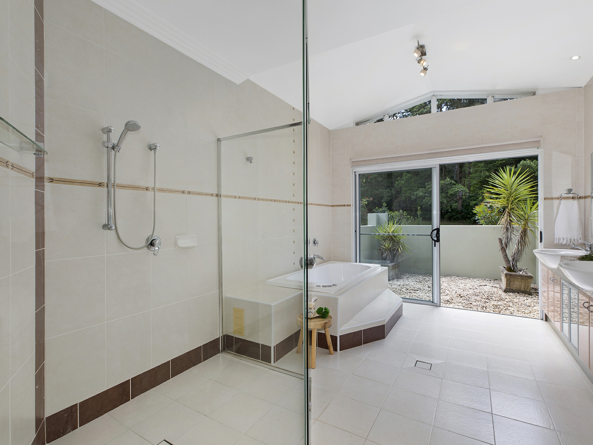 424 The Entrance Road, ERINA HEIGHTS