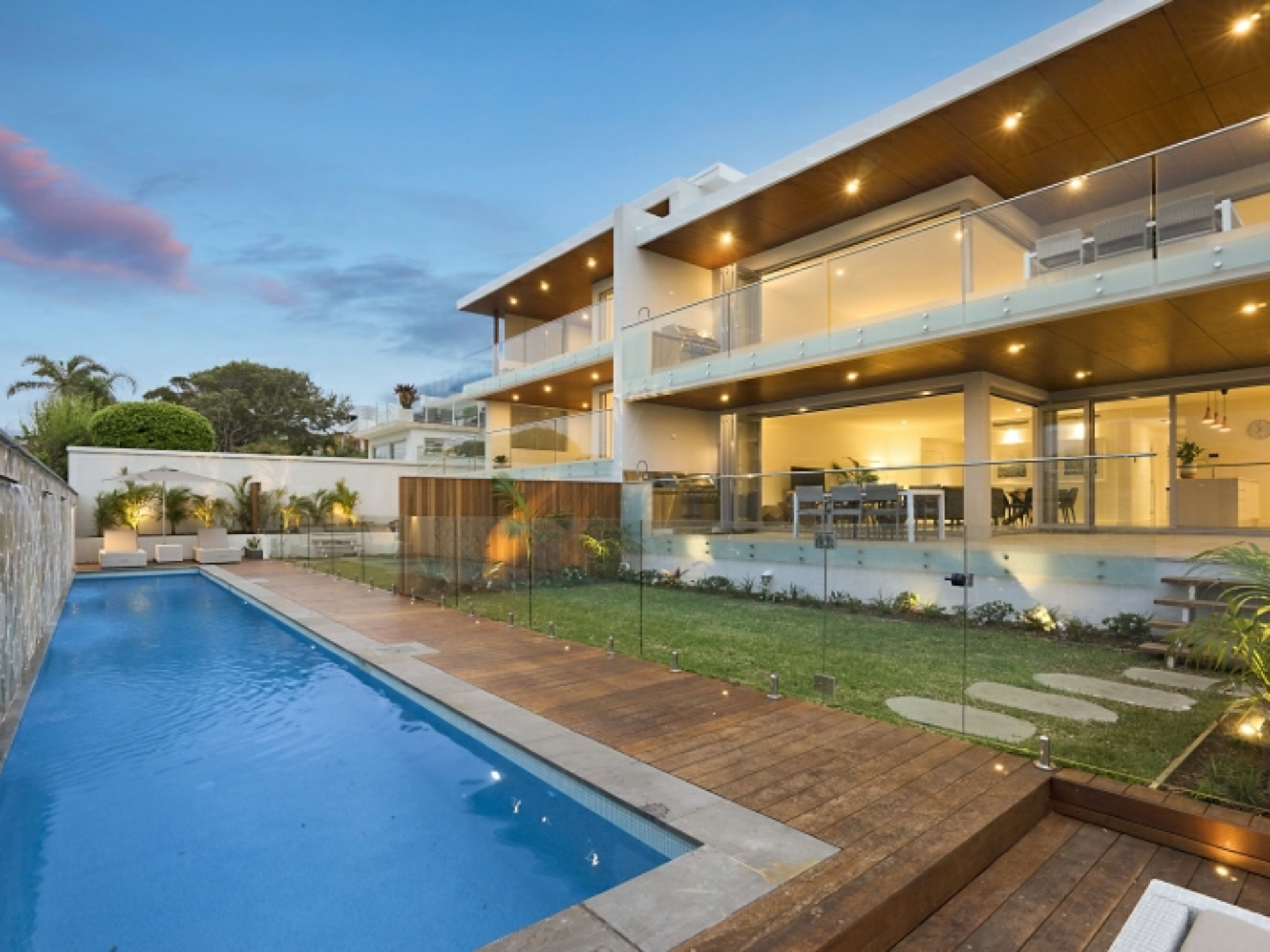 2/16 Dover Road, Wamberal