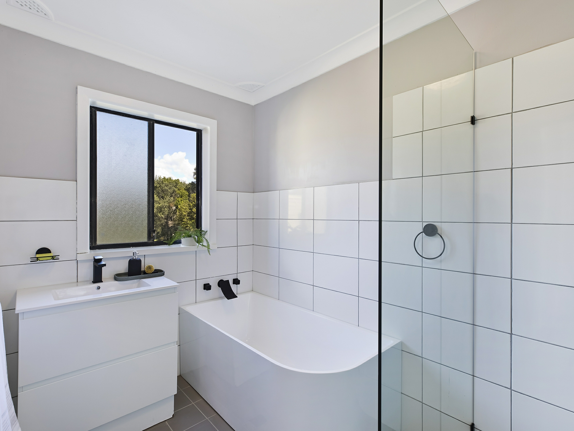 96 The Ridgeway, LISAROW