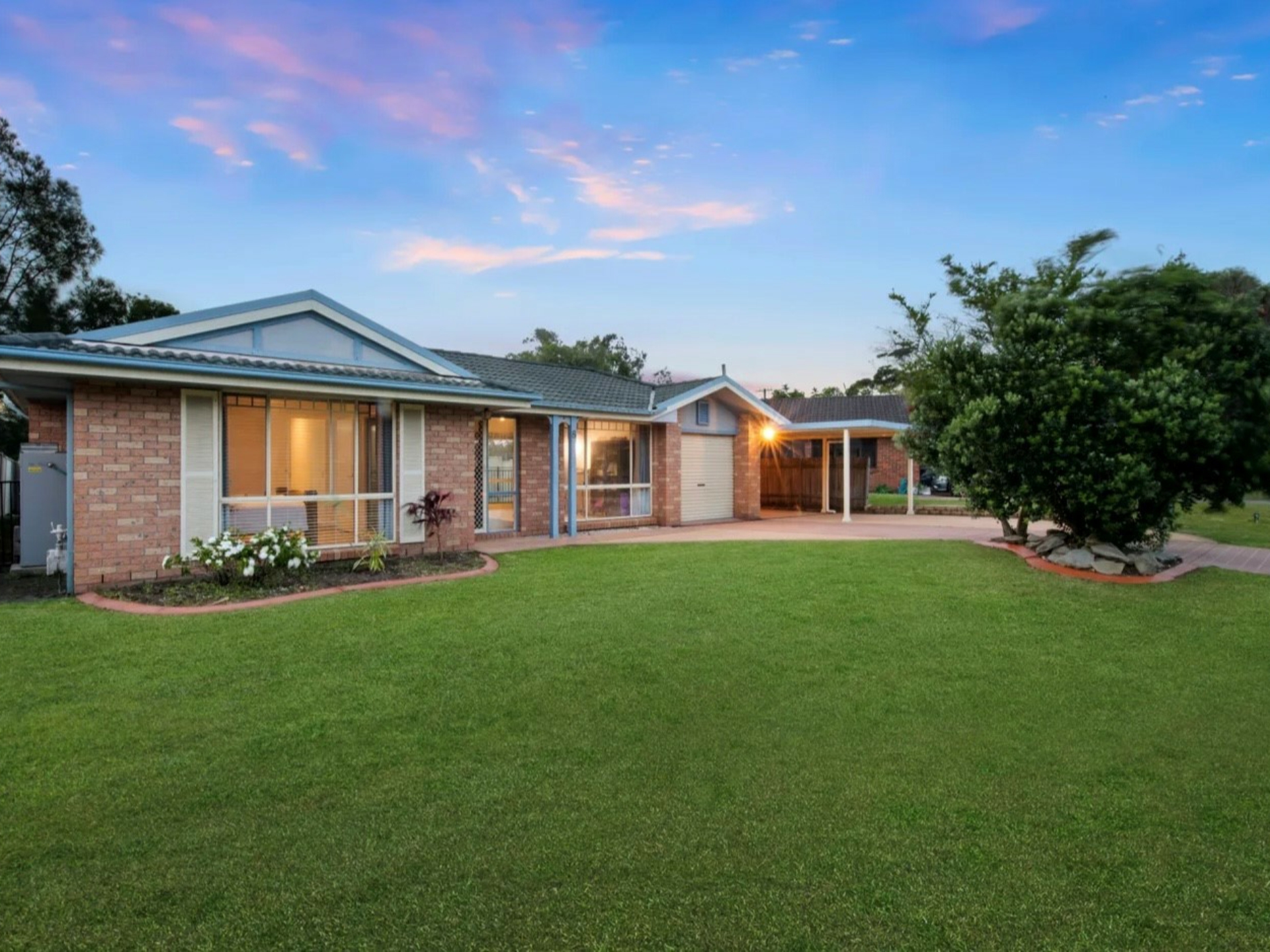 8 Albatross Close Forresters Beach NSW