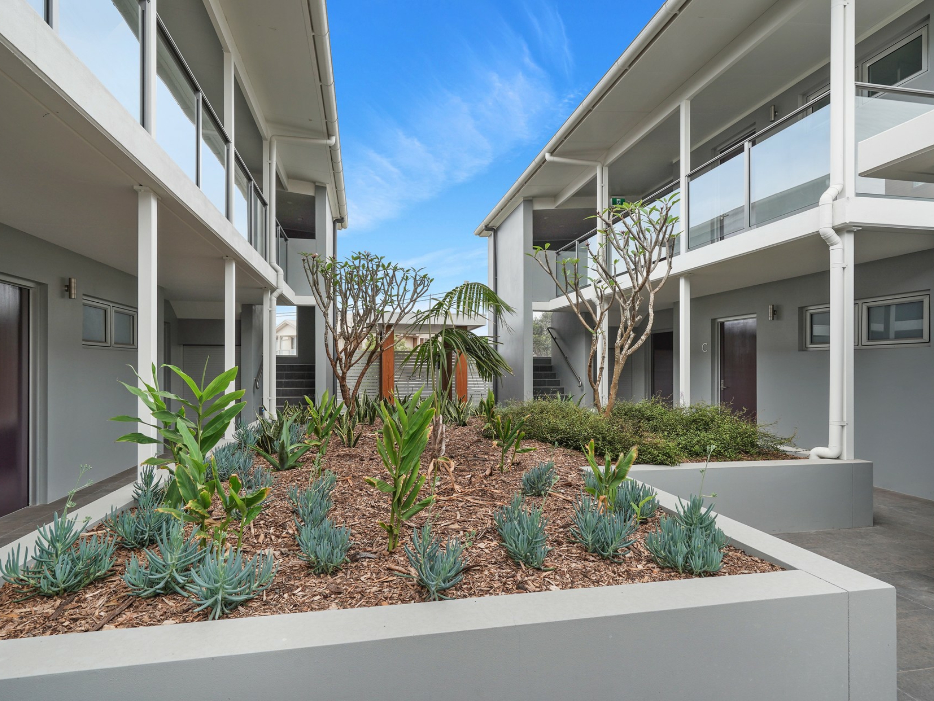 8/100 Ocean View Drive, WAMBERAL