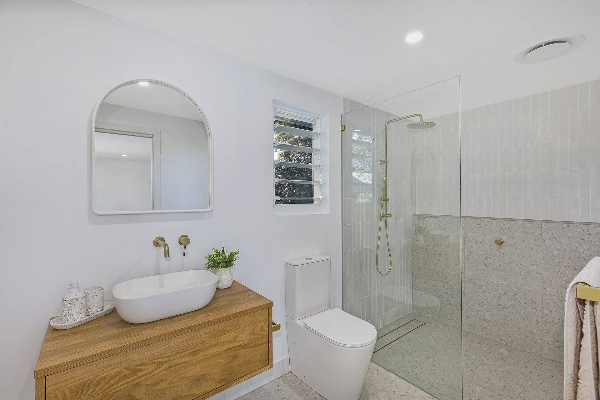 11 Grove Road, WAMBERAL