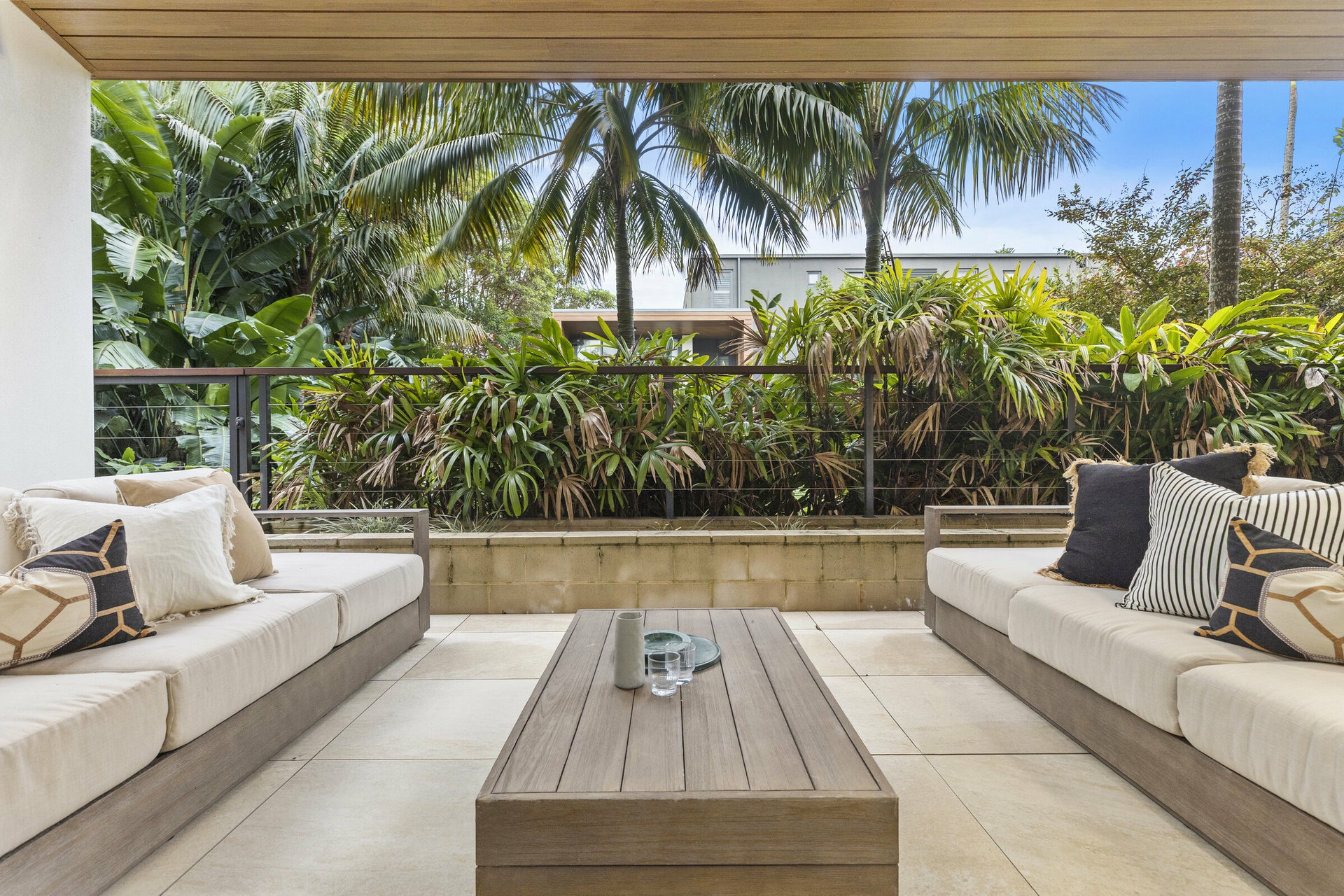 402/156D Terrigal Drive — photo 9 of 22