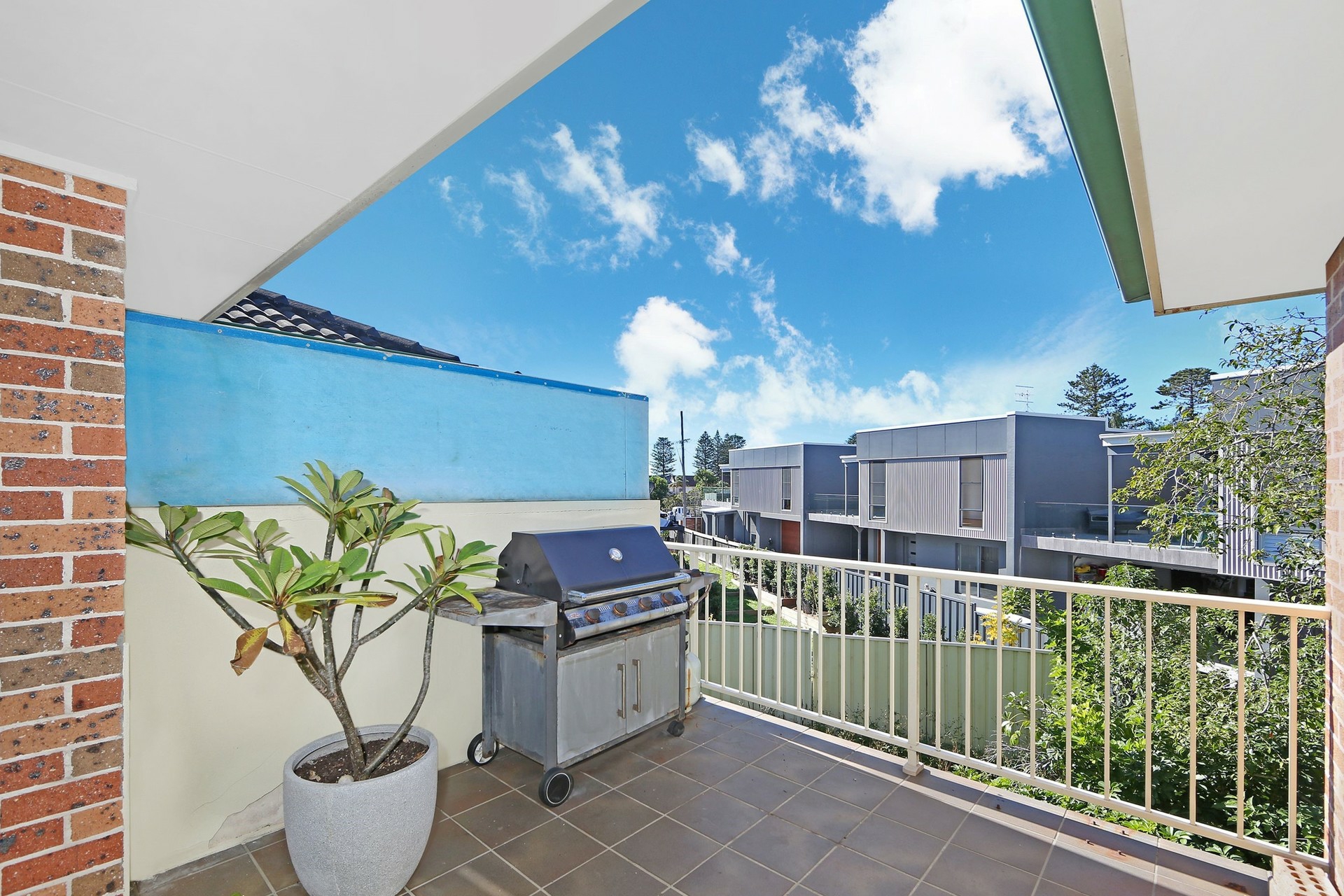 2/4 Havenview Road — photo 2 of 9