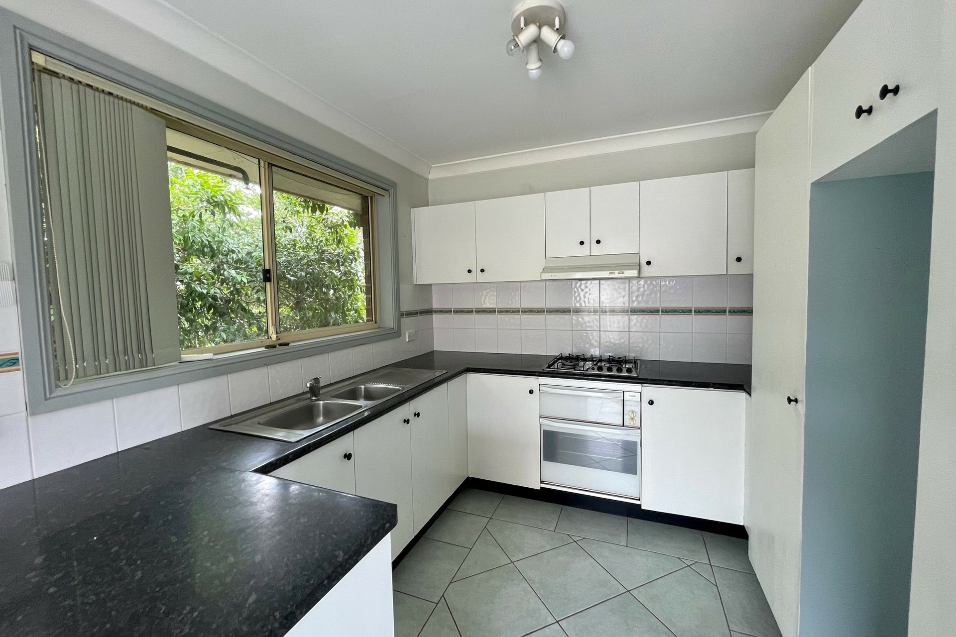 2/4 Havenview Road — photo 5 of 9