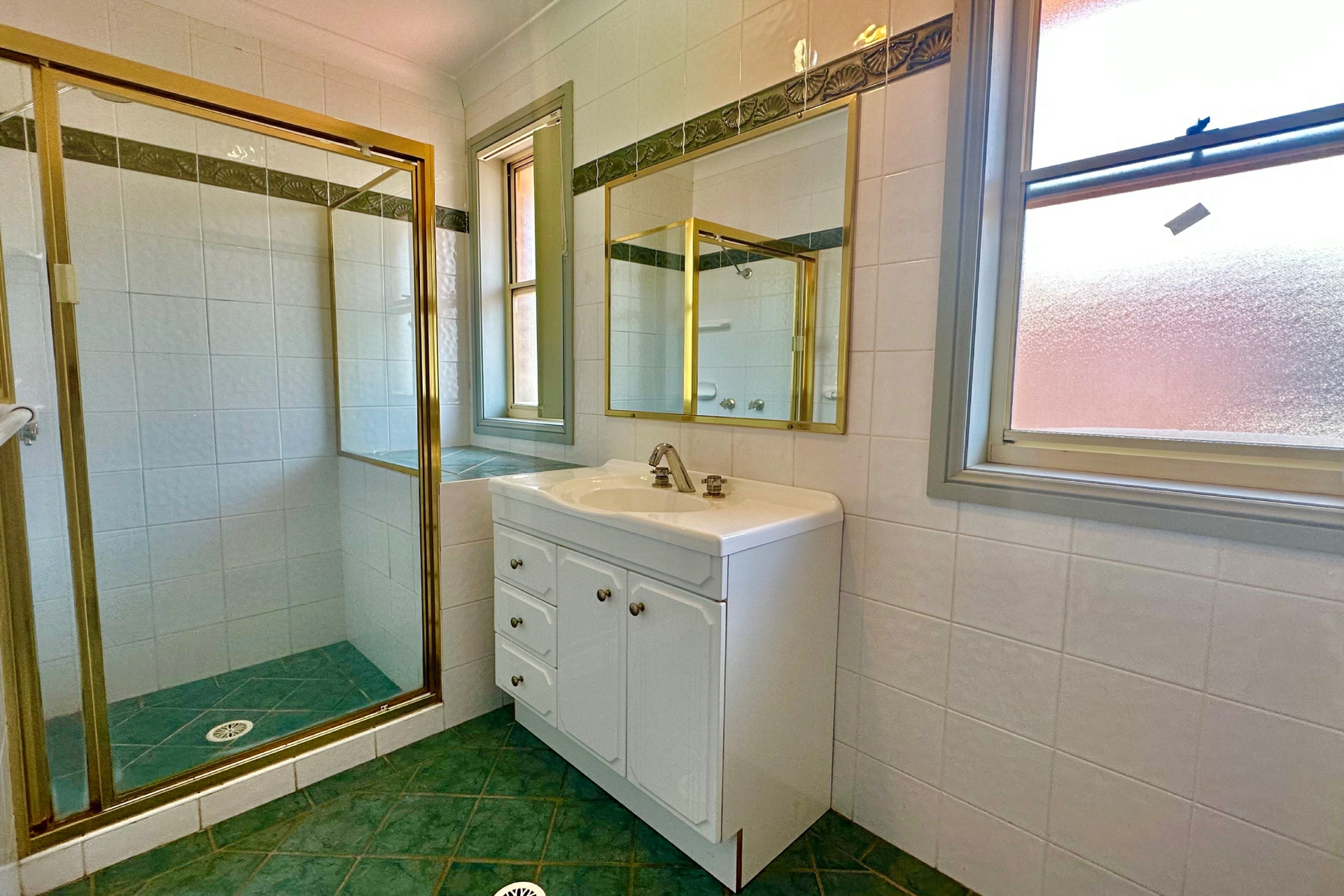 2/4 Havenview Road — photo 8 of 9