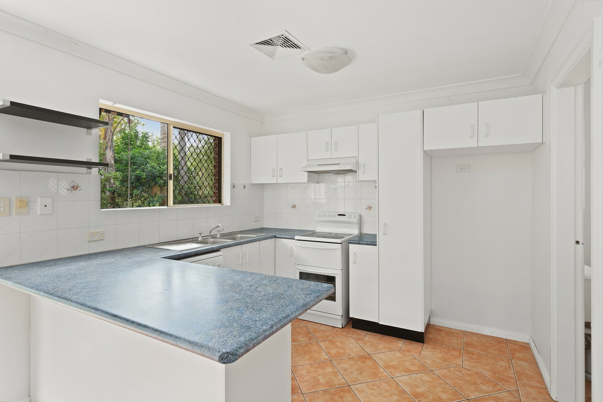 4/25 Barnhill Road — photo 3 of 5