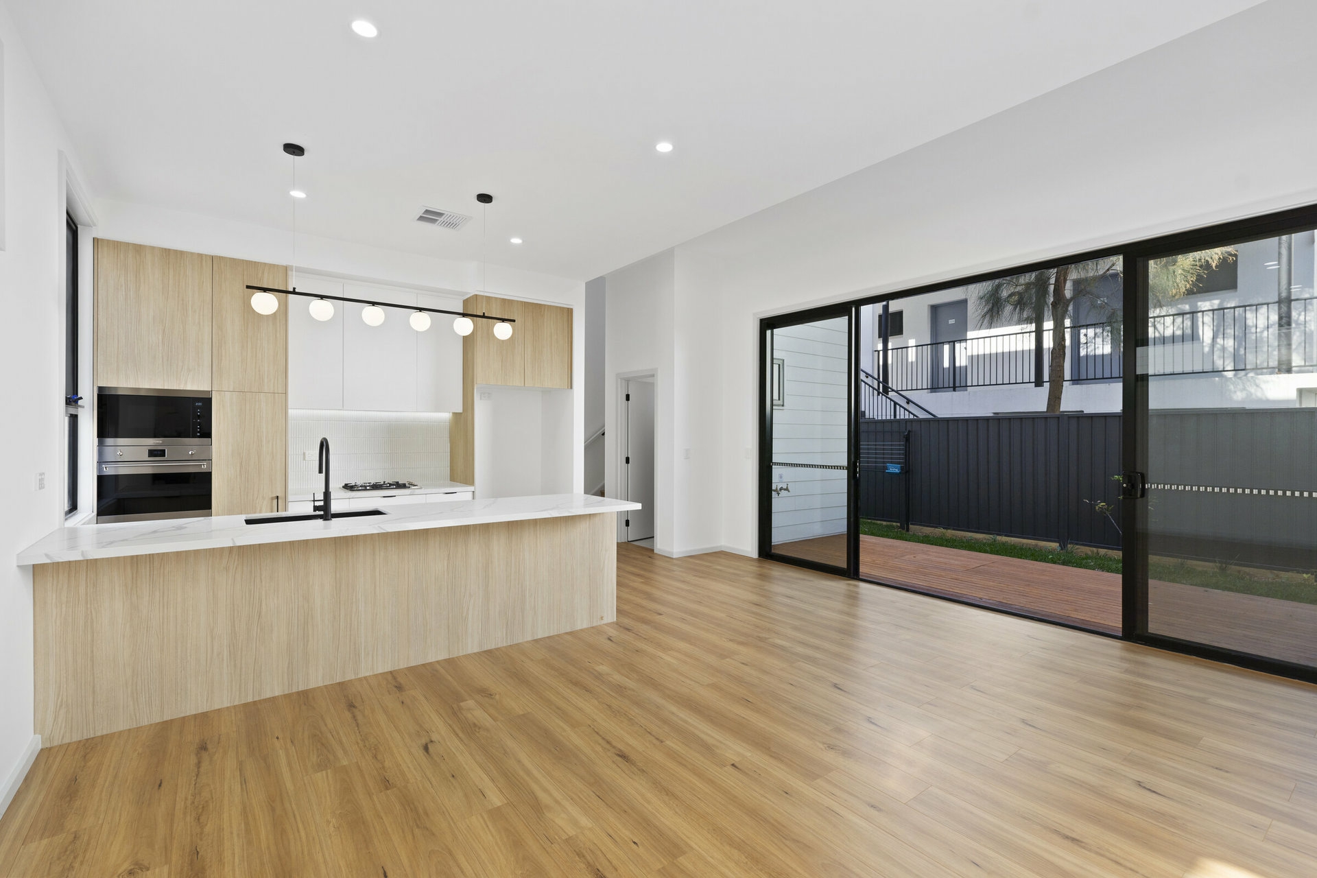 1-6/234 Terrigal Drive — photo 3 of 12