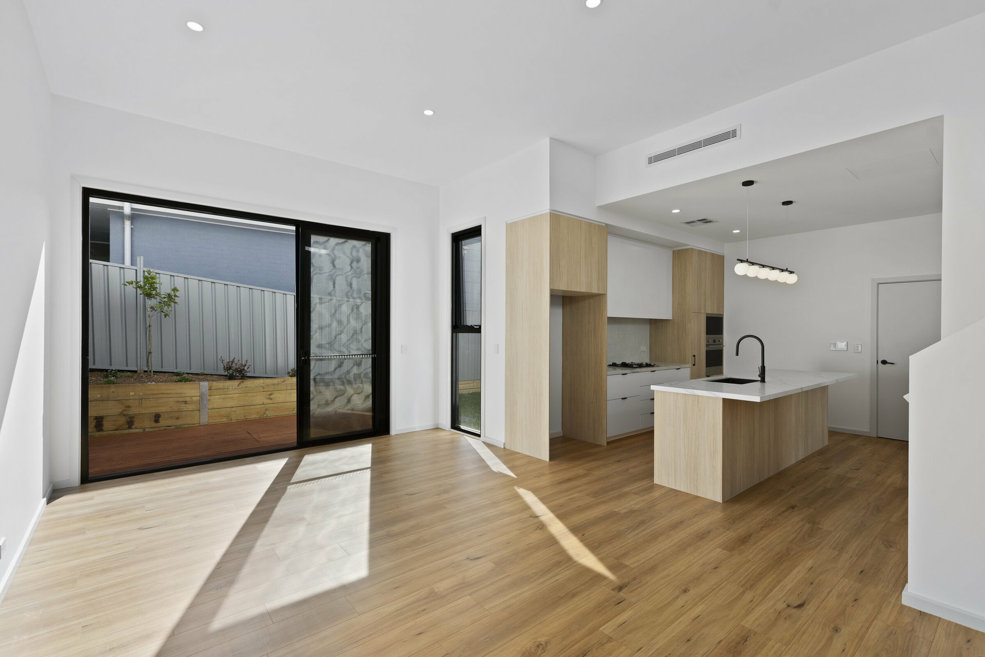 1-6/234 Terrigal Drive — photo 6 of 12