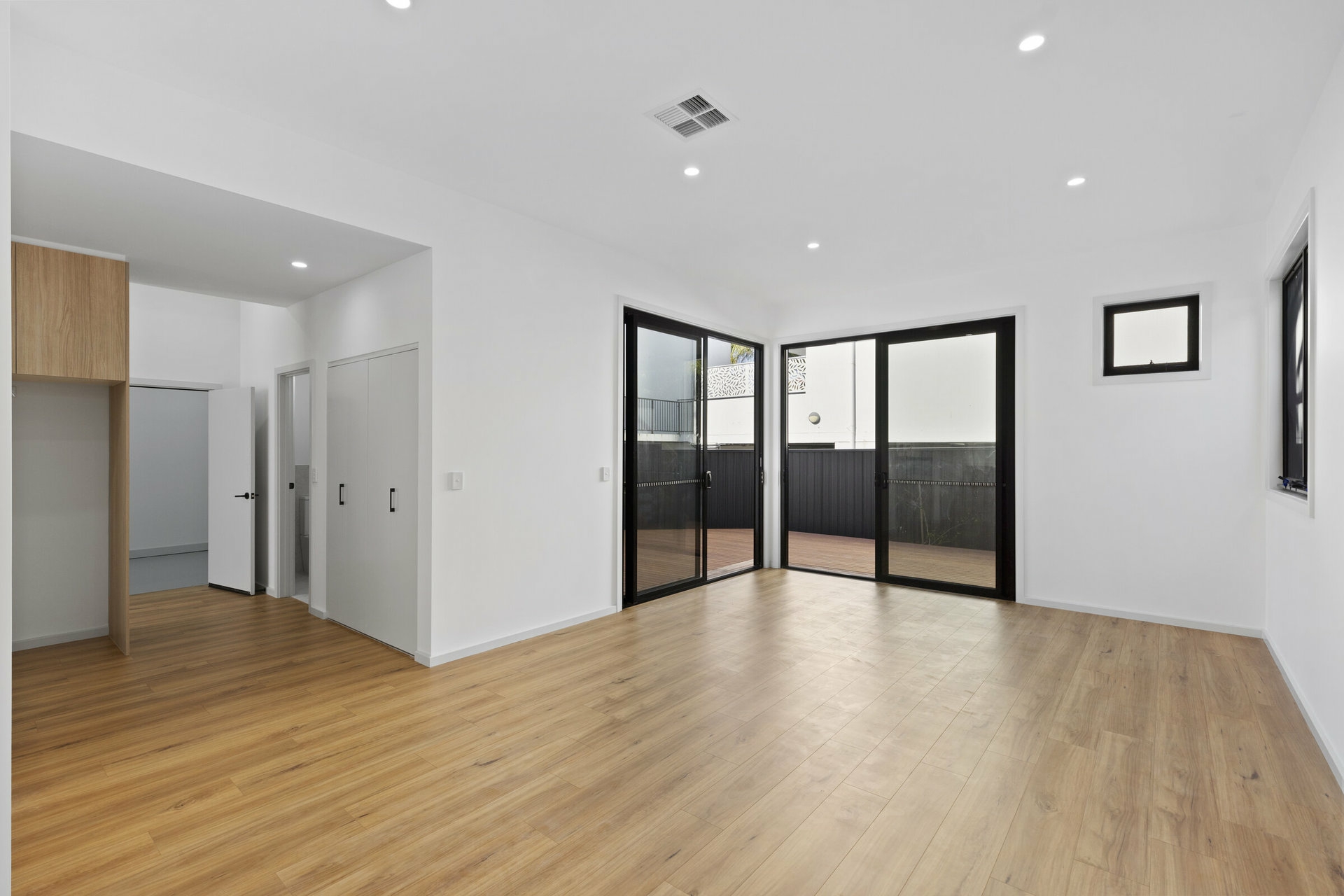 1-6/234 Terrigal Drive — photo 7 of 12