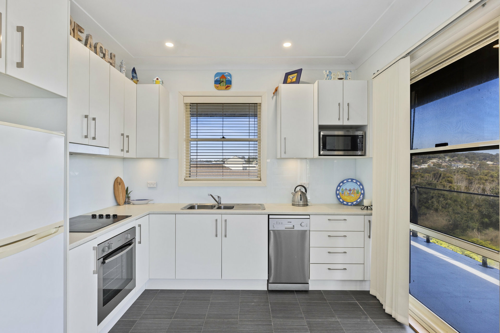 12/37 Ocean View Drive — photo 4 of 15