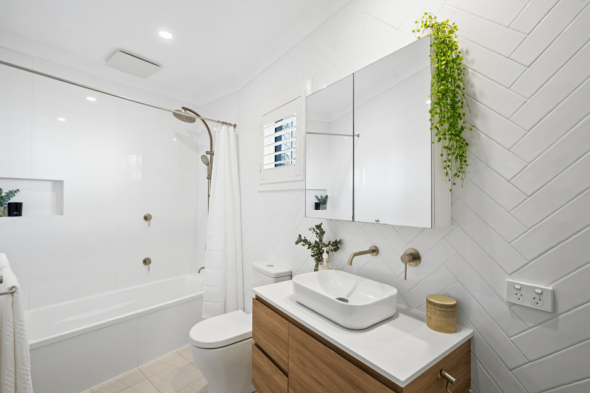9 Kenneth Avenue — photo 4 of 13
